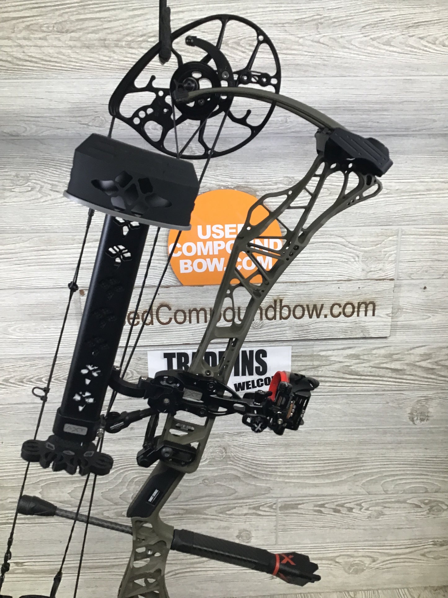 Used Mathews Lift X 29.5 Right Hand Ambush Green 26.5"/70# Package