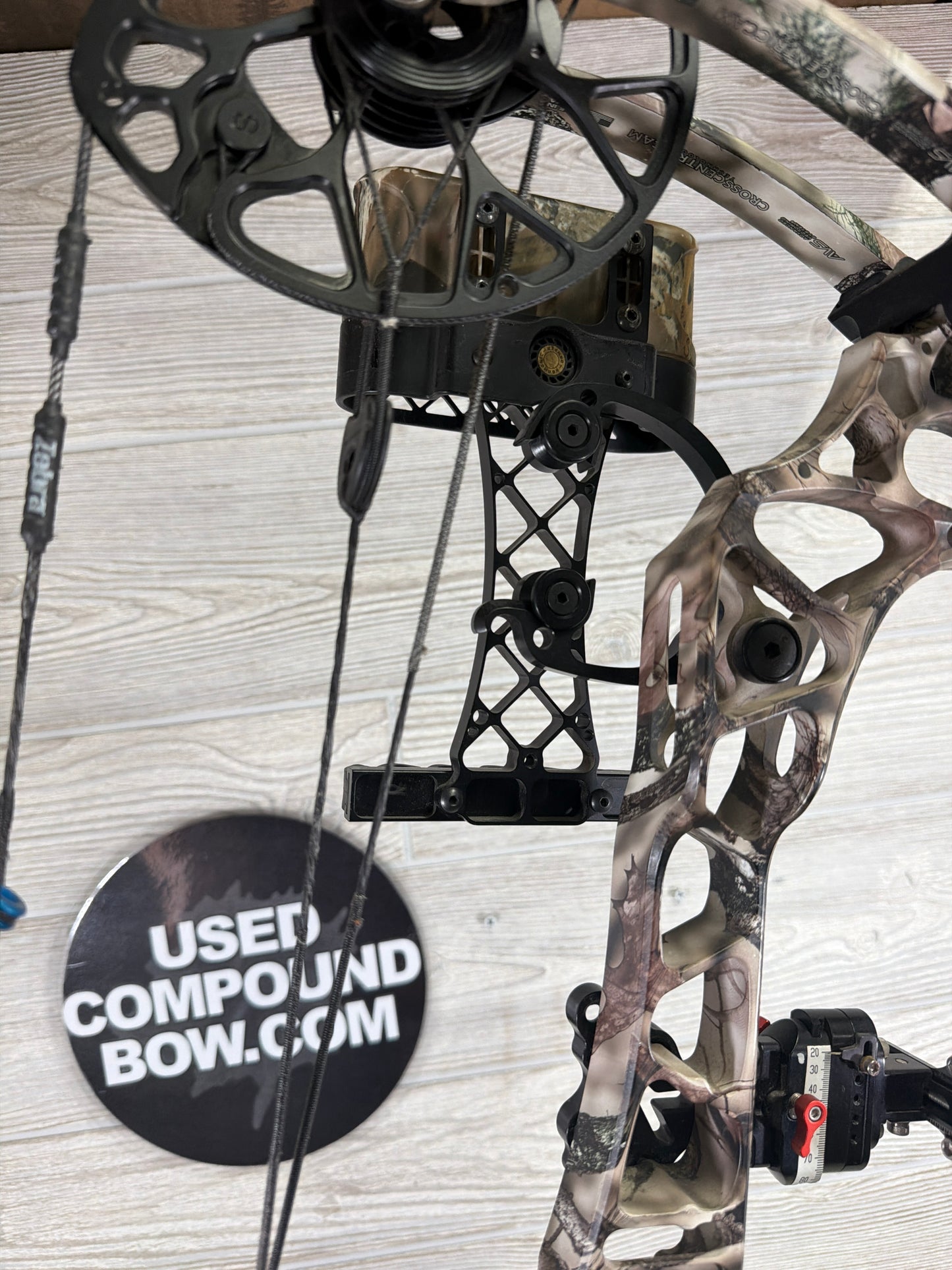 Mathews Triax 70lb 28" lost camo Left Hand Bow Pkg