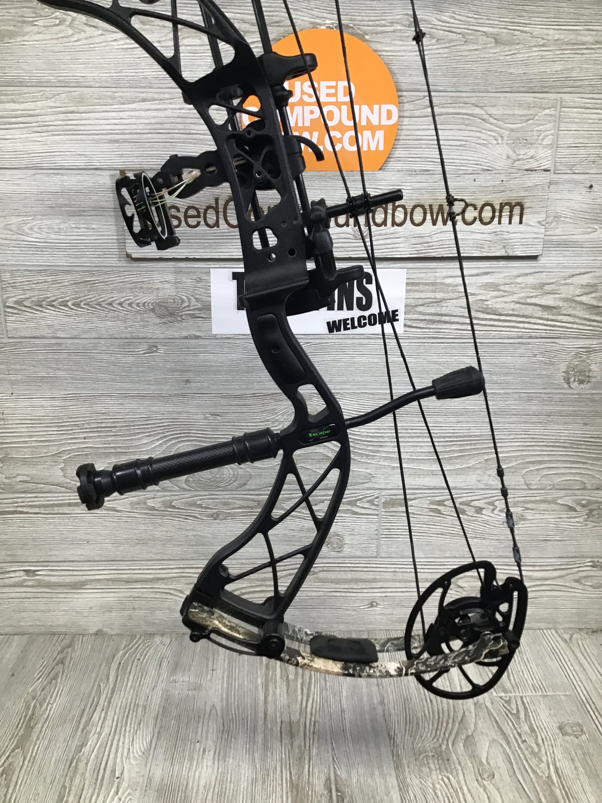 Xpedition Xscape 50-60# Black Riser/ camo limb right handed Package