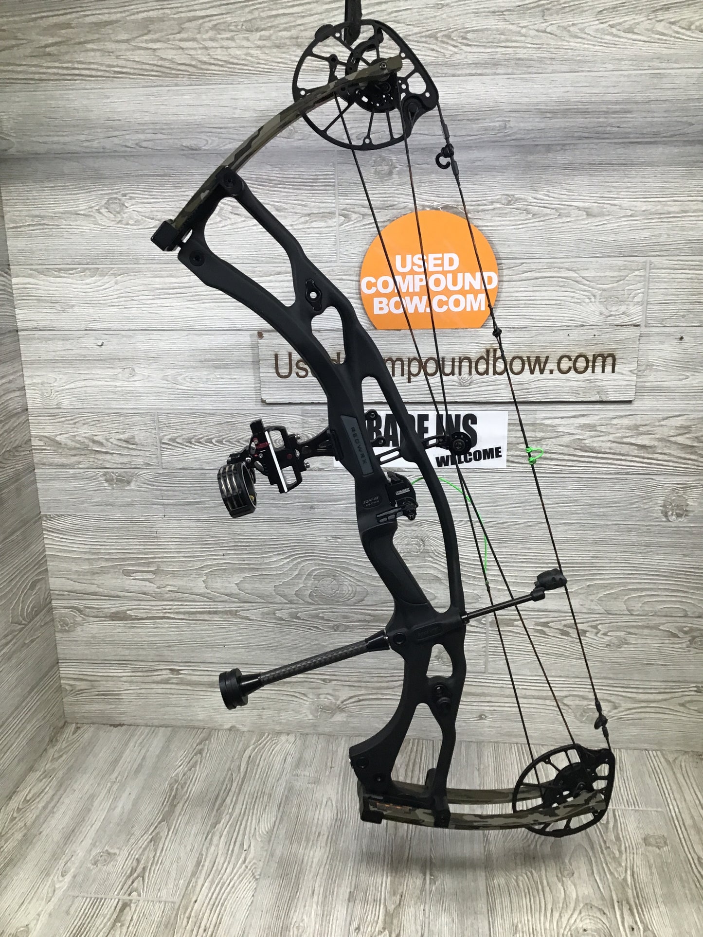 Hoyt RX-8 Ultra Black Riser/ Mossy Oak Bottomland limbs RH 60-70# package