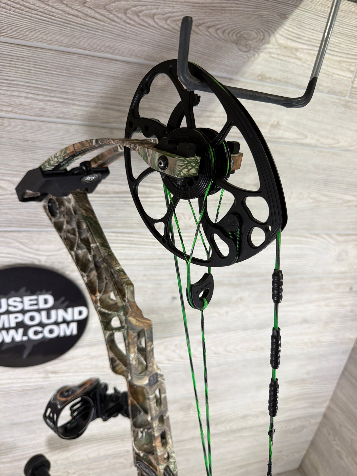 Used Mathews V3 31 30" 70lb RH Realtree Edge PKG