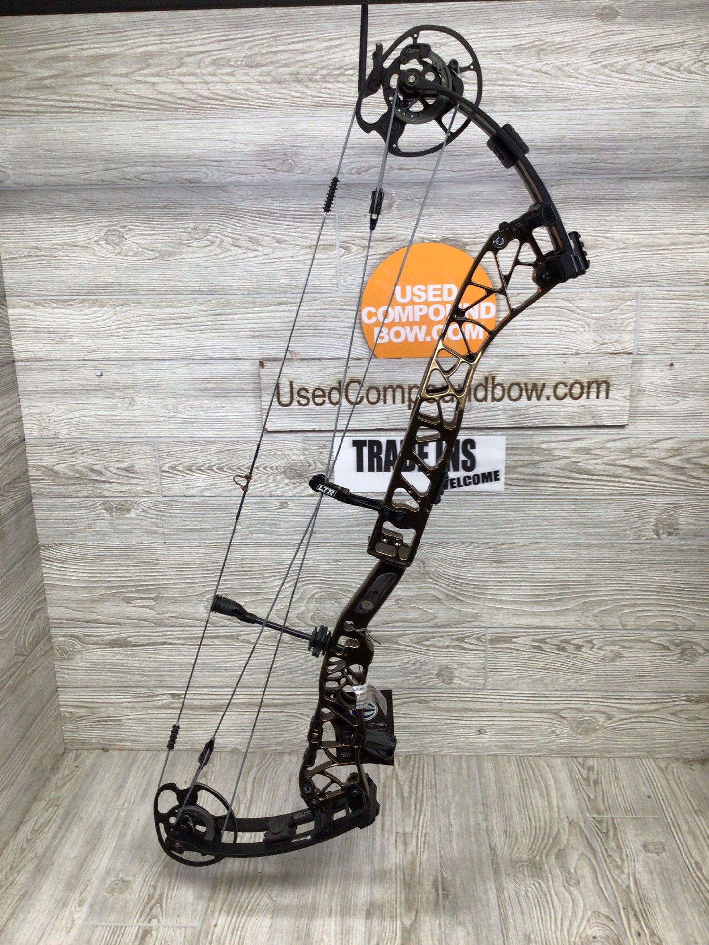 Elite Victra Right Handed 50-60# 25.5-31" Liquid Bronze
