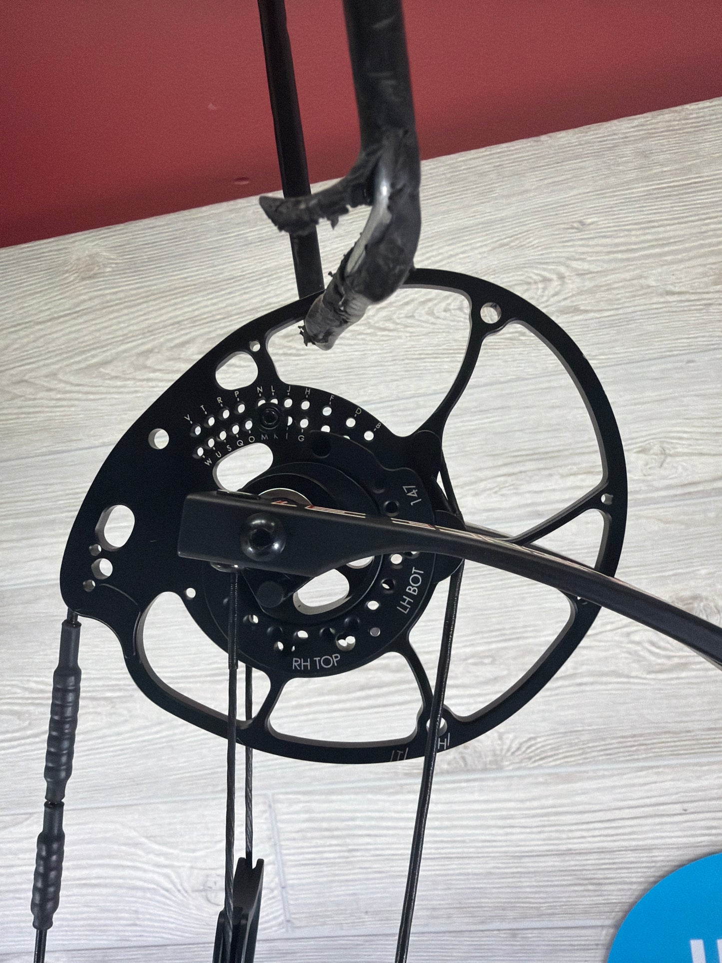 Used Darton Consequence 31 28" 70lb Right Hand Black Bow w Ultrarest