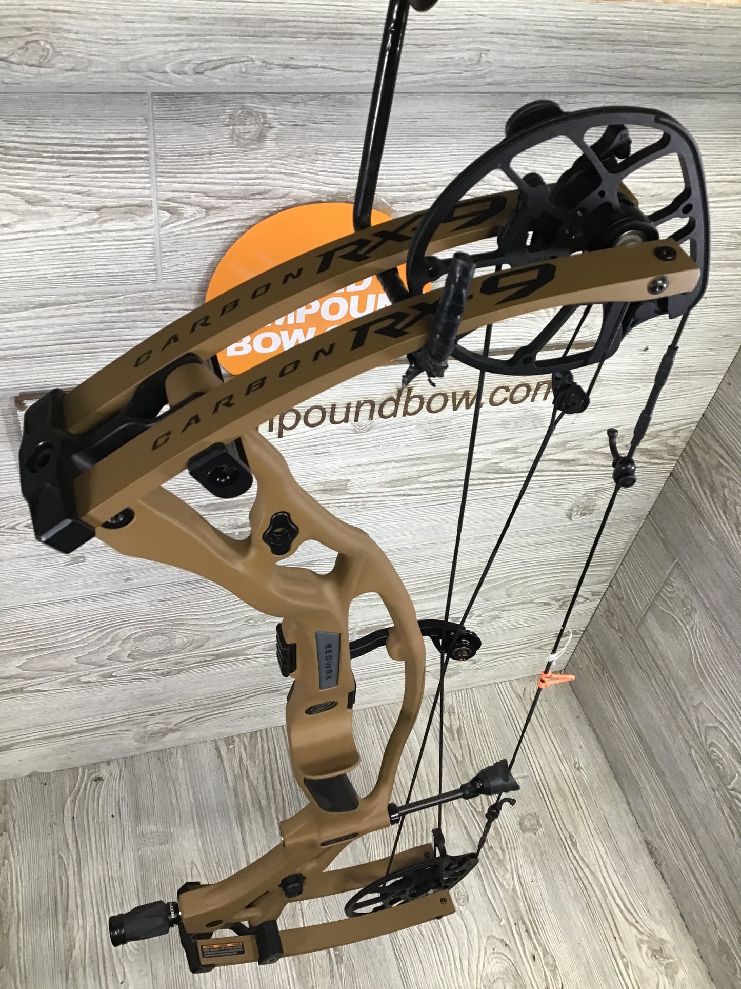 Used Hoyt RX-9 Right Handed Bourbon - 60-70lb  25-30"