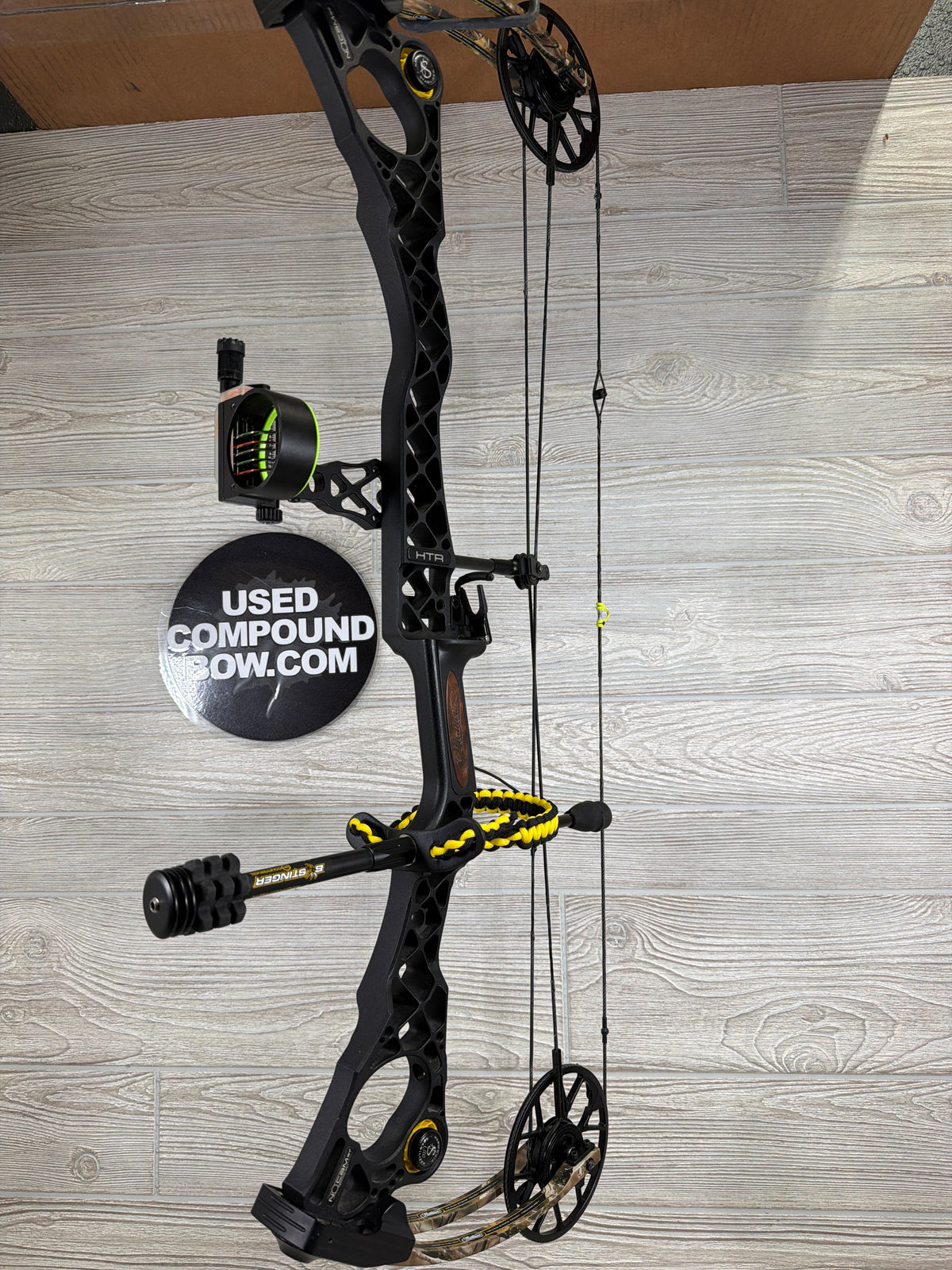 Used Mathews No Cam HTR  RH 30" 60lbs Black Riser/ Camo Limbs PKG