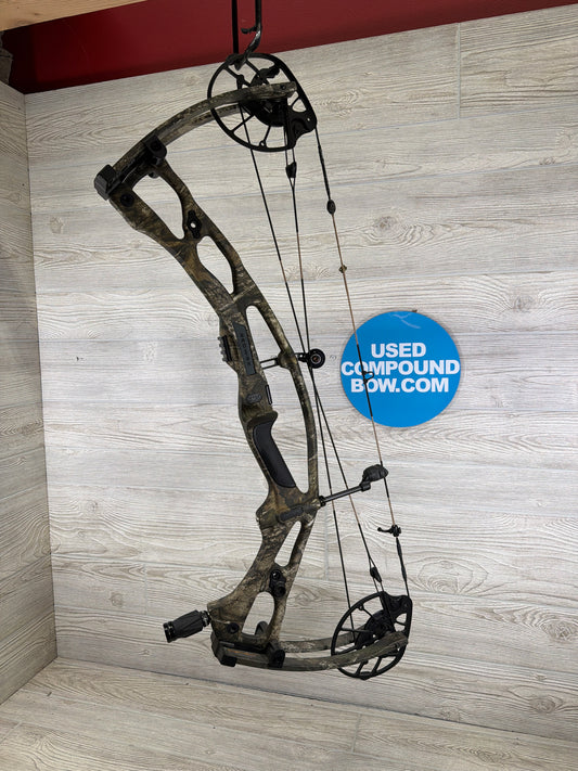 Used Hoyt RX-9 27.25" 70lb Realtree Apex Right hand Bow