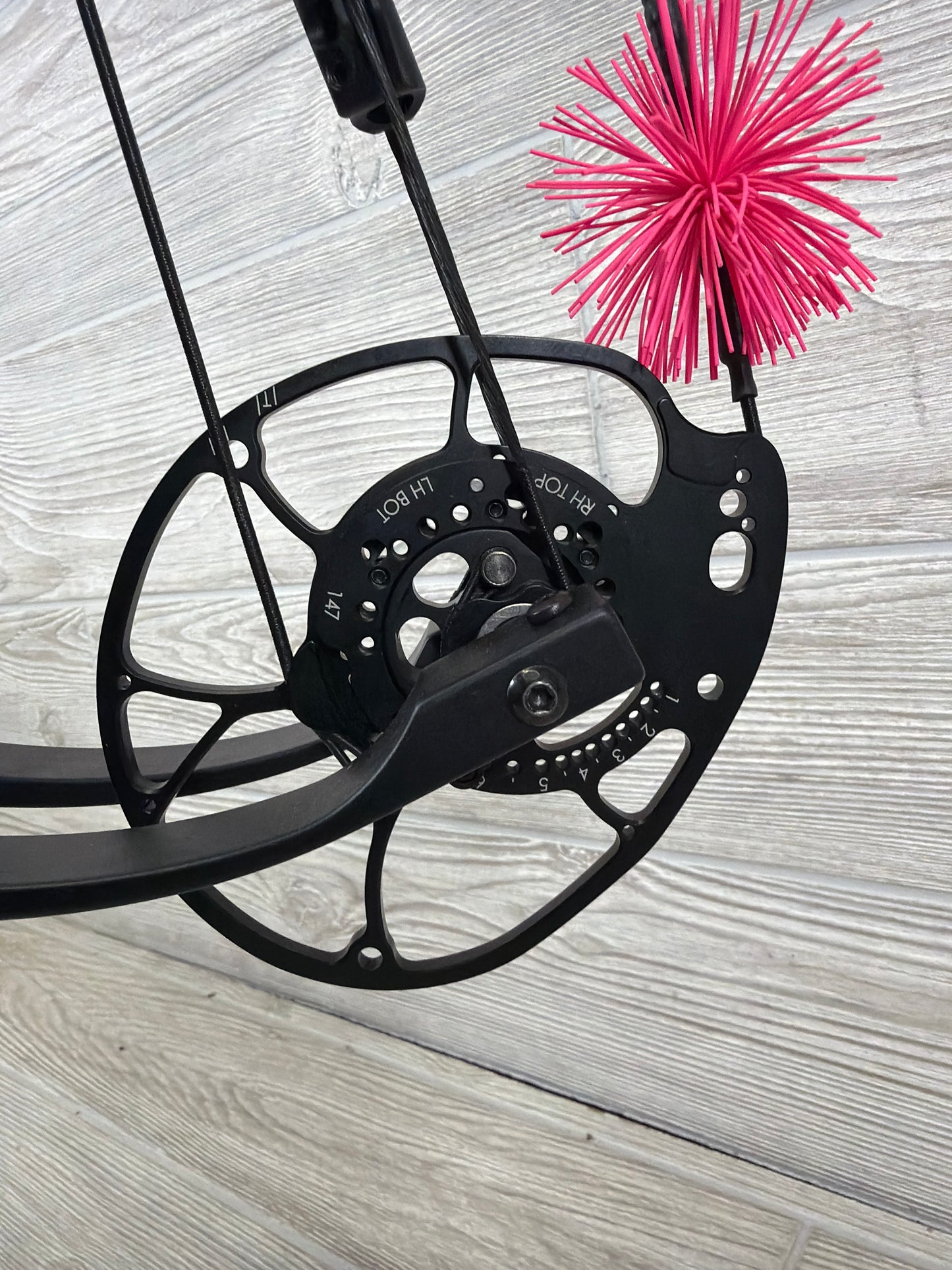 Darton Sequel 31 ST2 30" 70lb LH Gray bow only