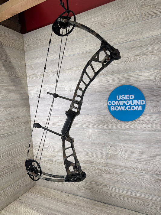 Used Mission MXR 28.5" 70lb Left Hand Camo Bow