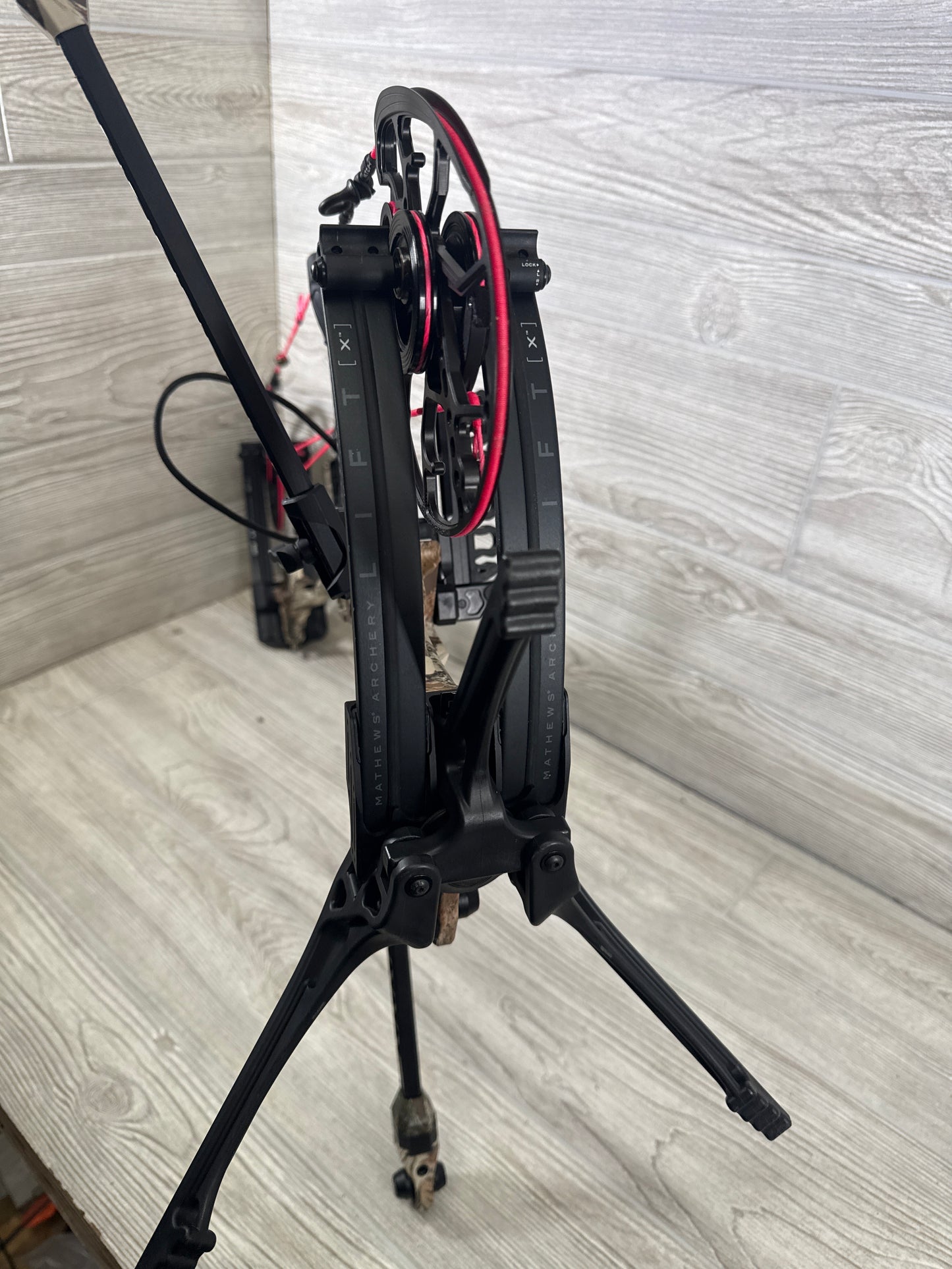 Used Mathews Lift X 29.5 Right Handed First Lite riser black limbs package