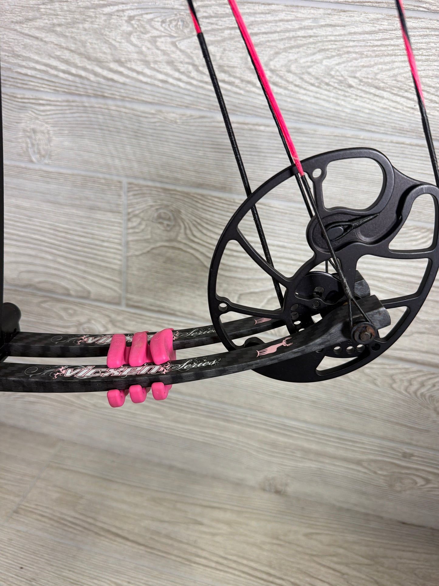 Used Hoyt Ignite Vixen Series RH Package Deal
