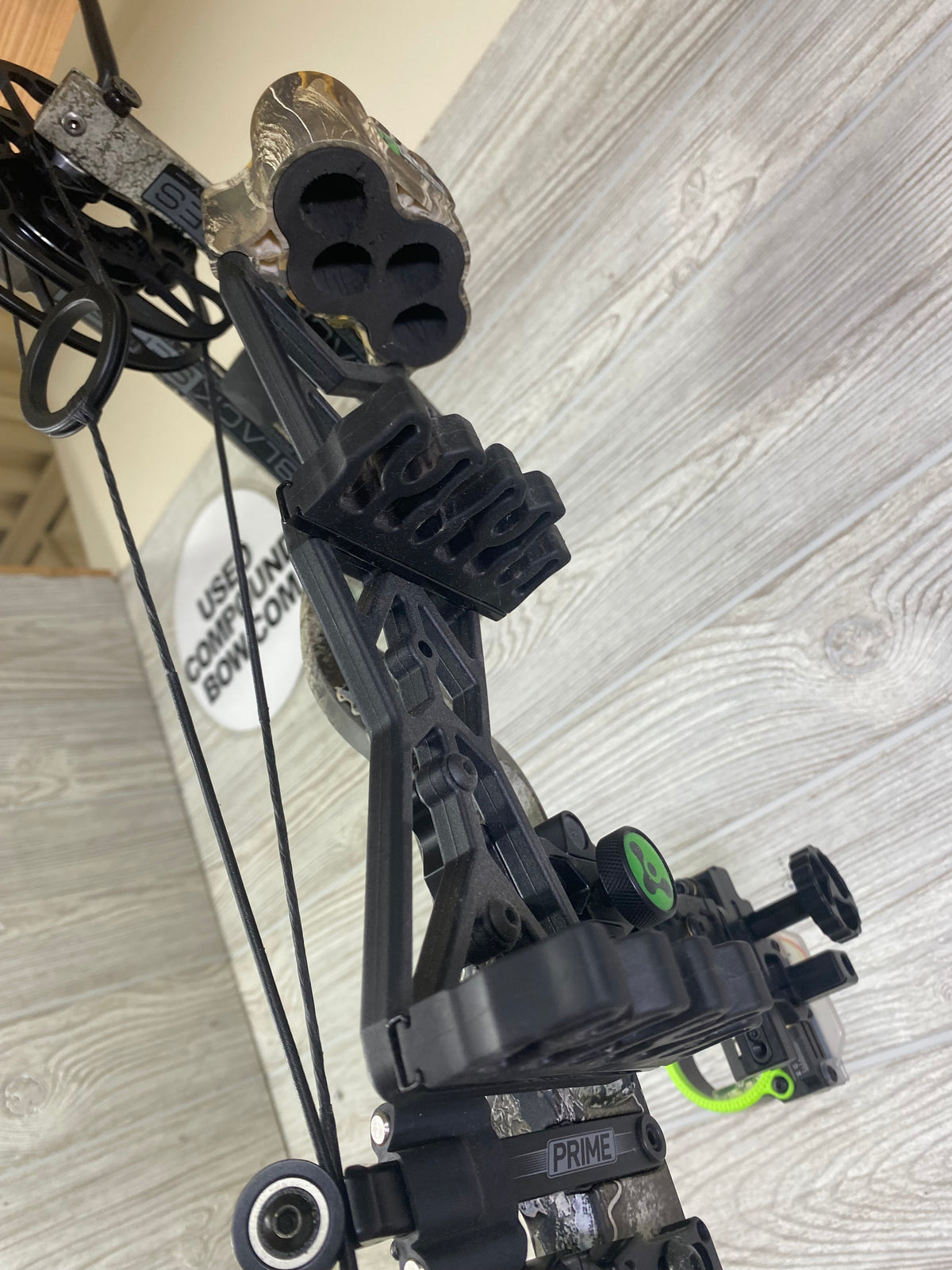 Prime Black 3 60-70# 25.5-31" Right Handed Realtree Escape Loaded