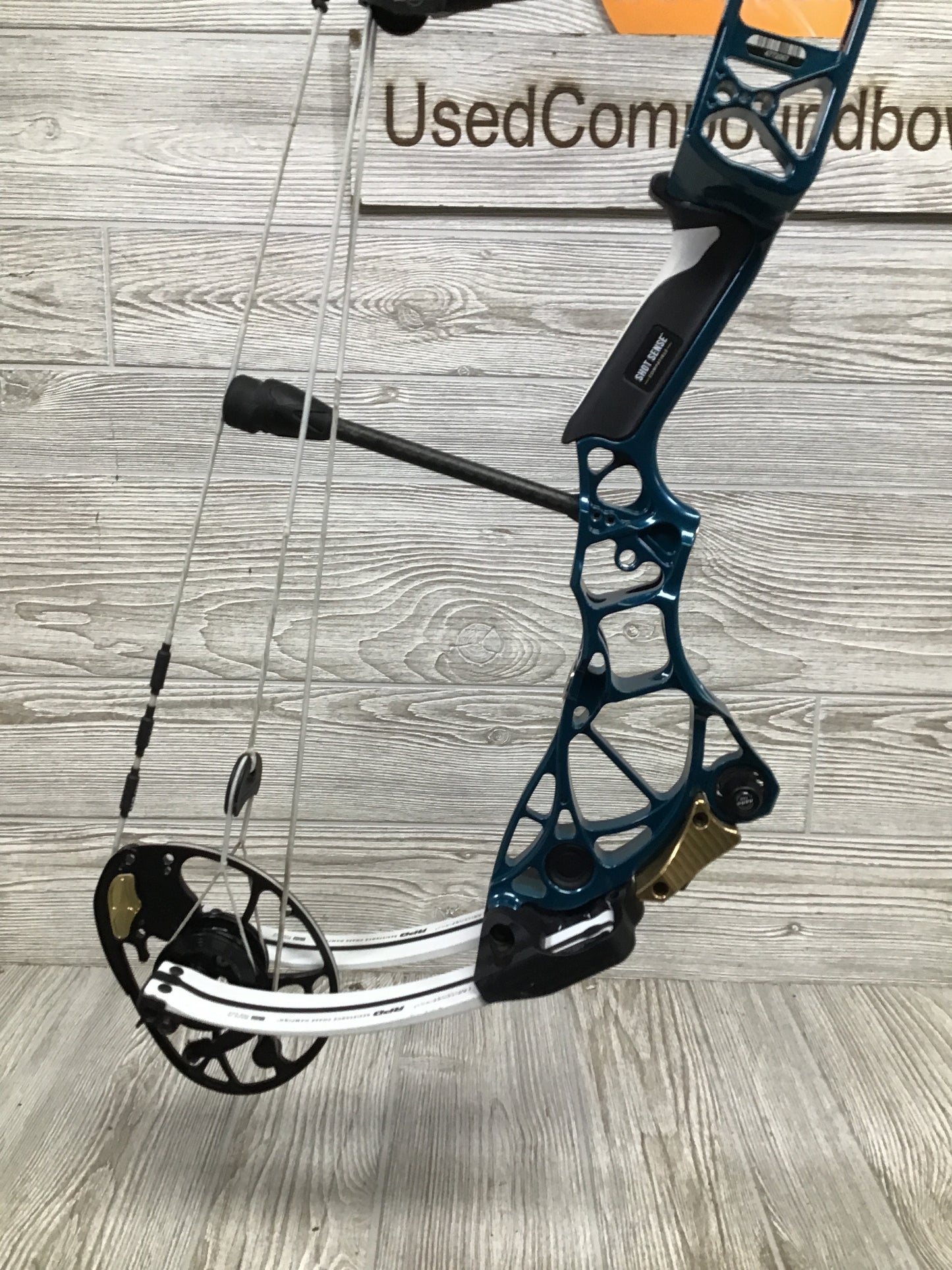 Mathews Title 34 Gen 2 right hand Teal Target bow