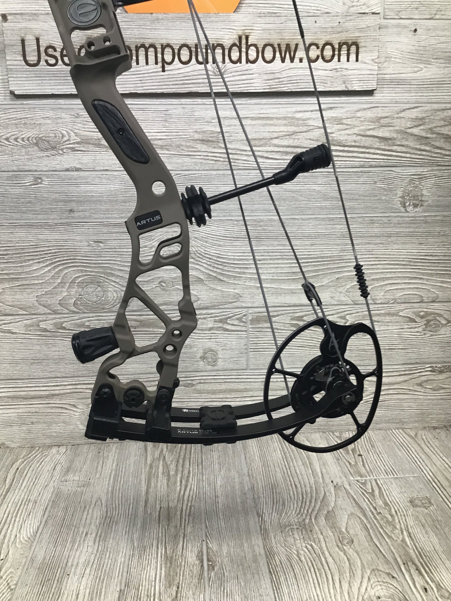 Elite Artus Right Hand Sienna Brown 50-60# Bow
