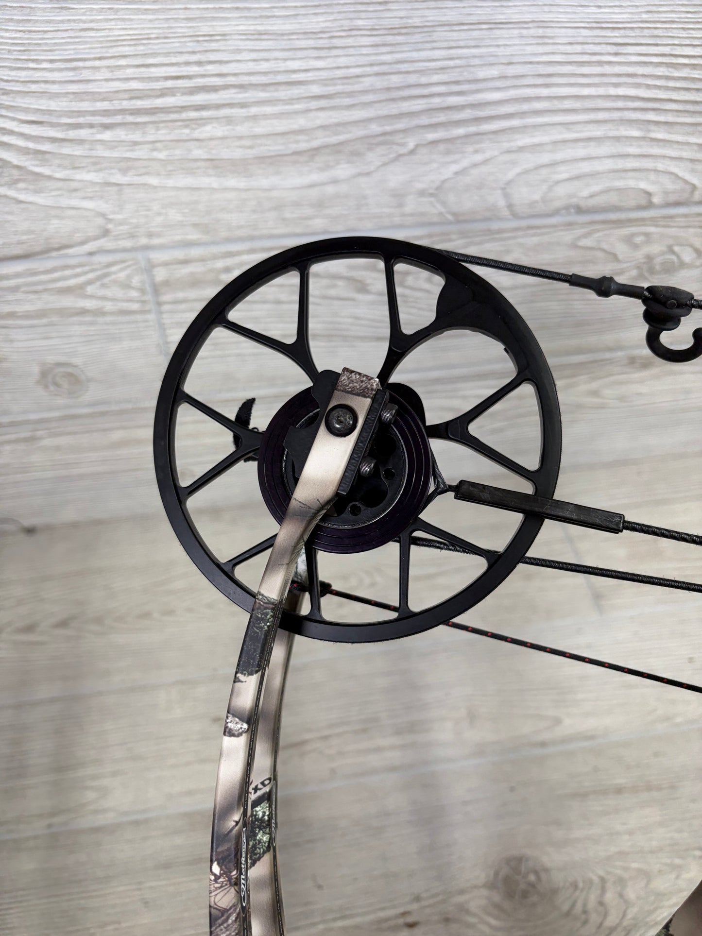 Used Mathews No Cam HTX 27"/70# Left Handed Package