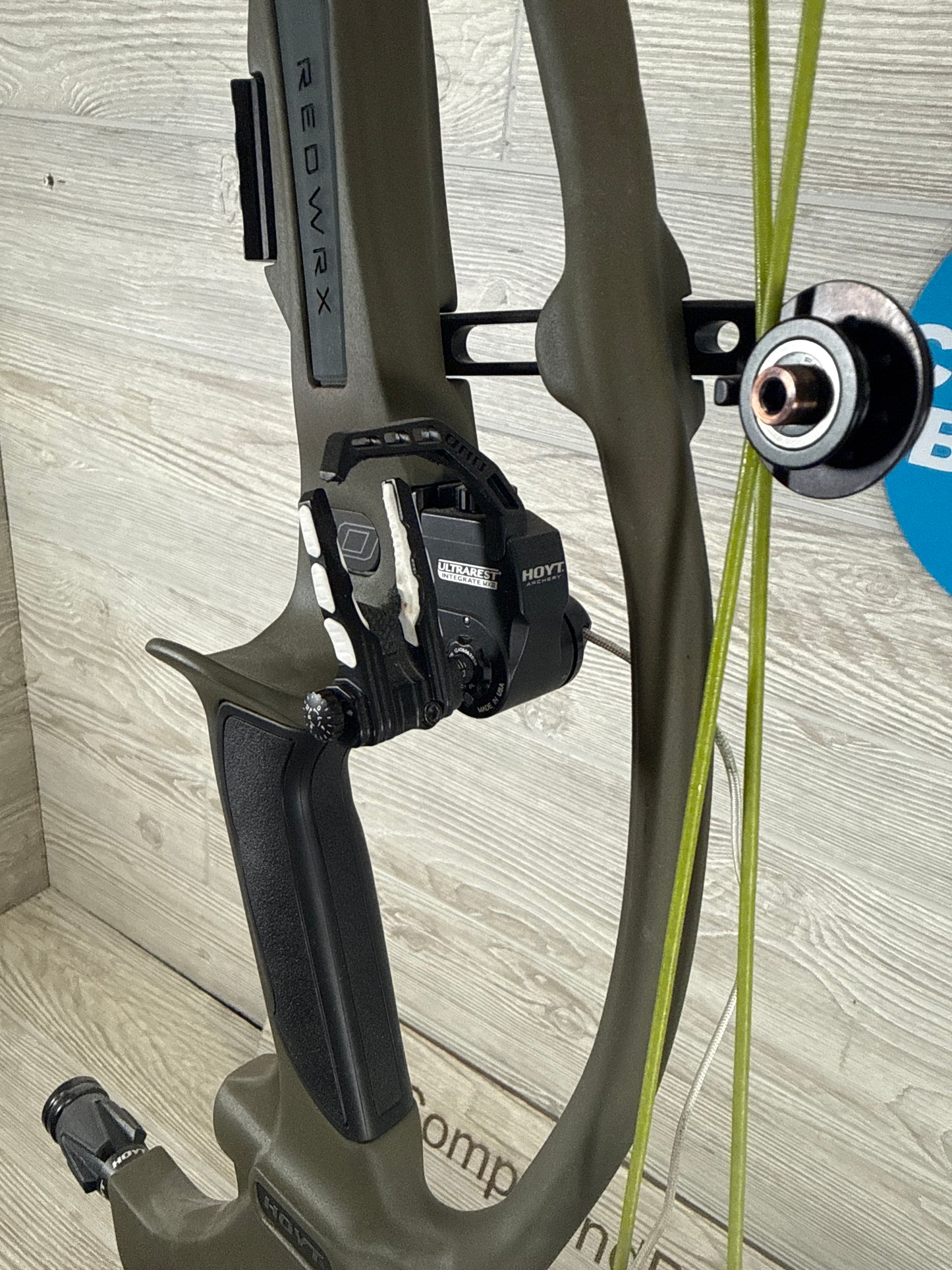 Hoyt RX-10 RH Wilderness with Black topo limbs w/mx2 rest 60-70lbs