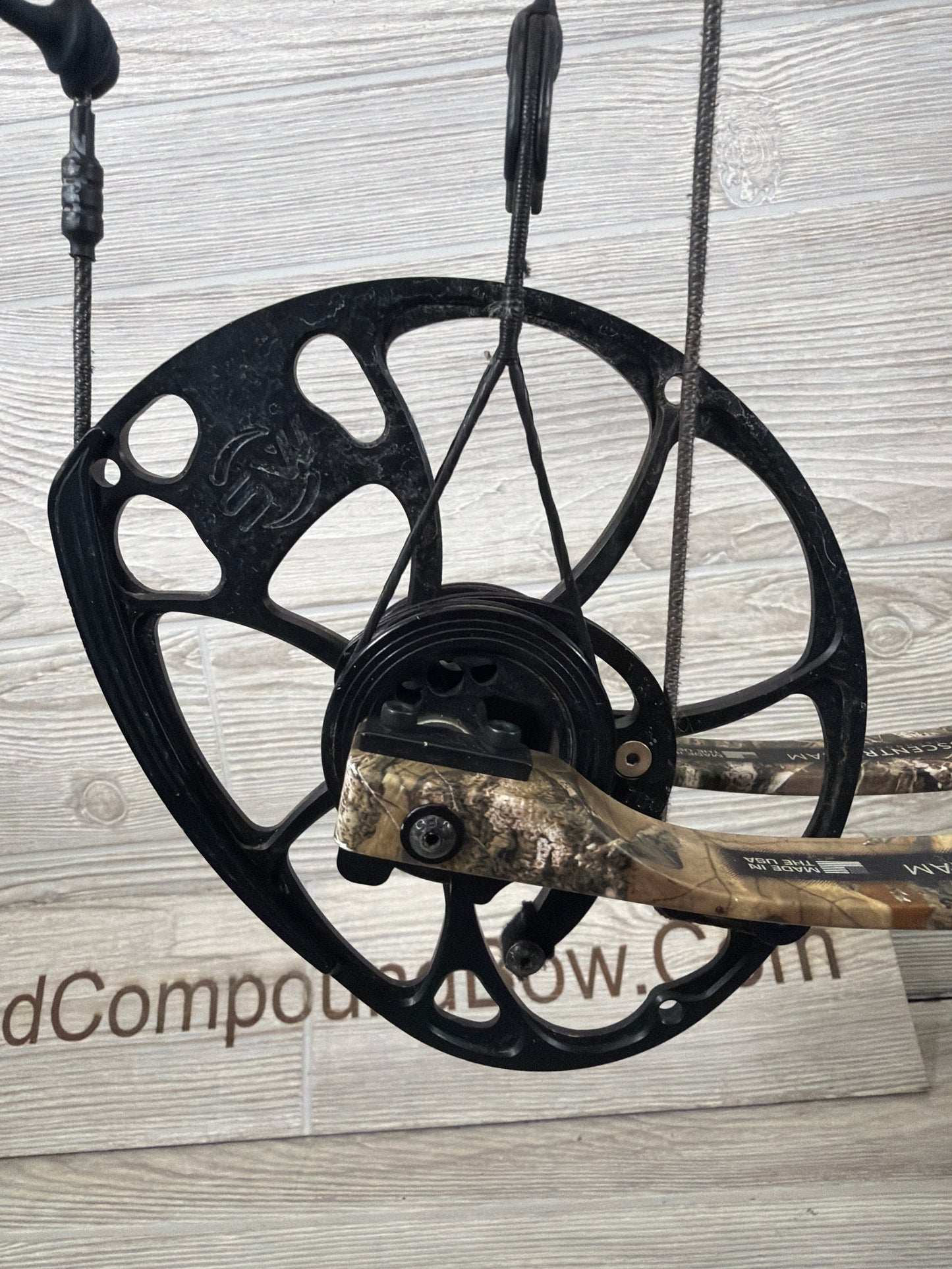 Used Mathews Vertix 29" 70lb Right Hand RealTree Edge Bow Pkg