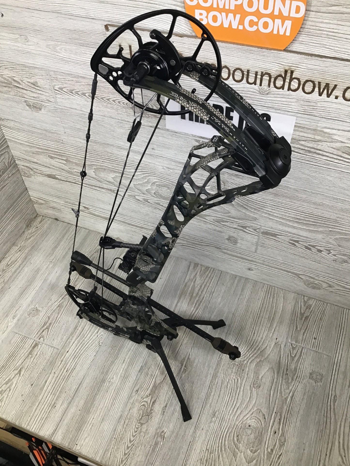 Used Mathews ARC 30 28/55lb Kuiu Verde Right Hand Bow package