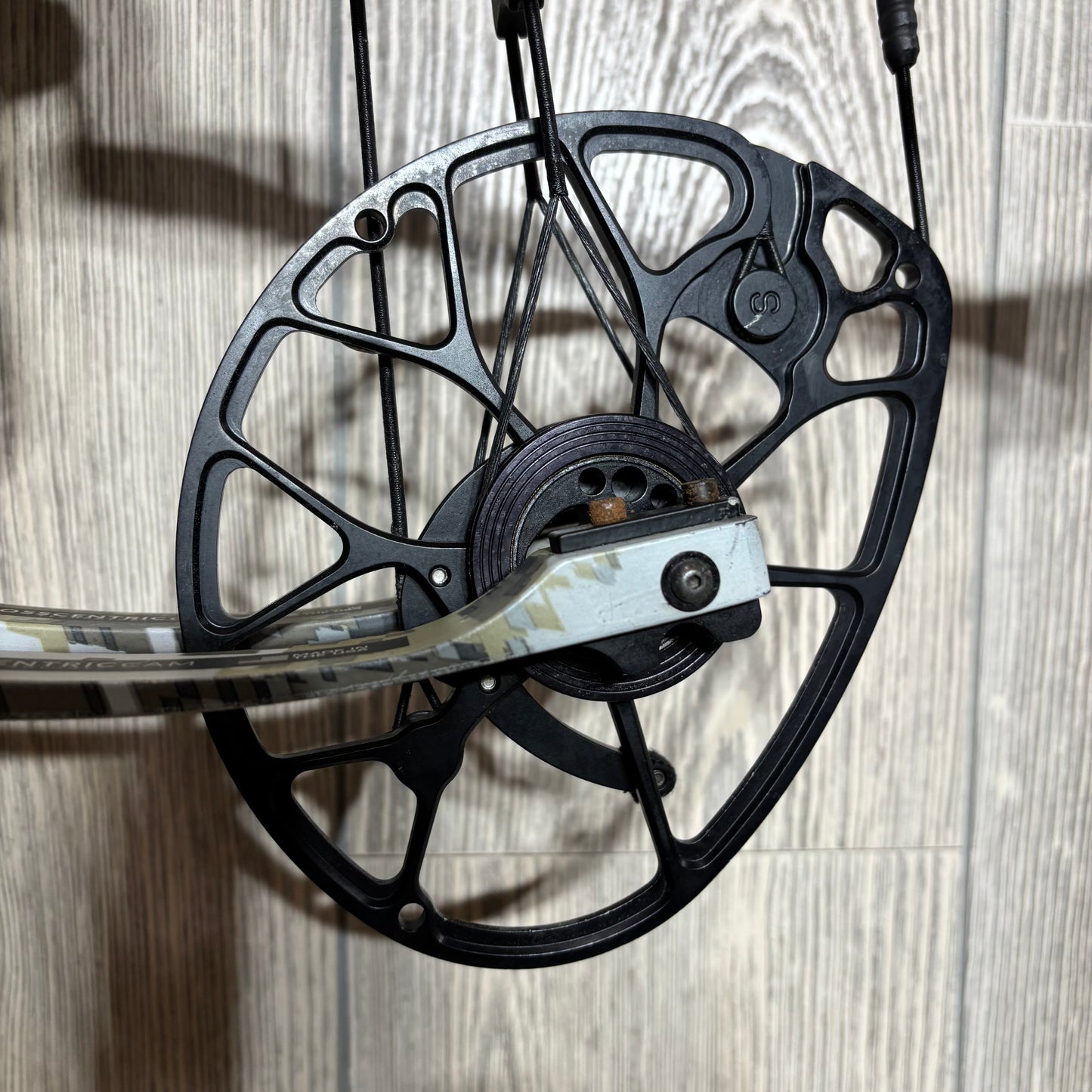 Used Mathews Halon 32 6 Sitka EVII Package 28.5" 70 lb RH