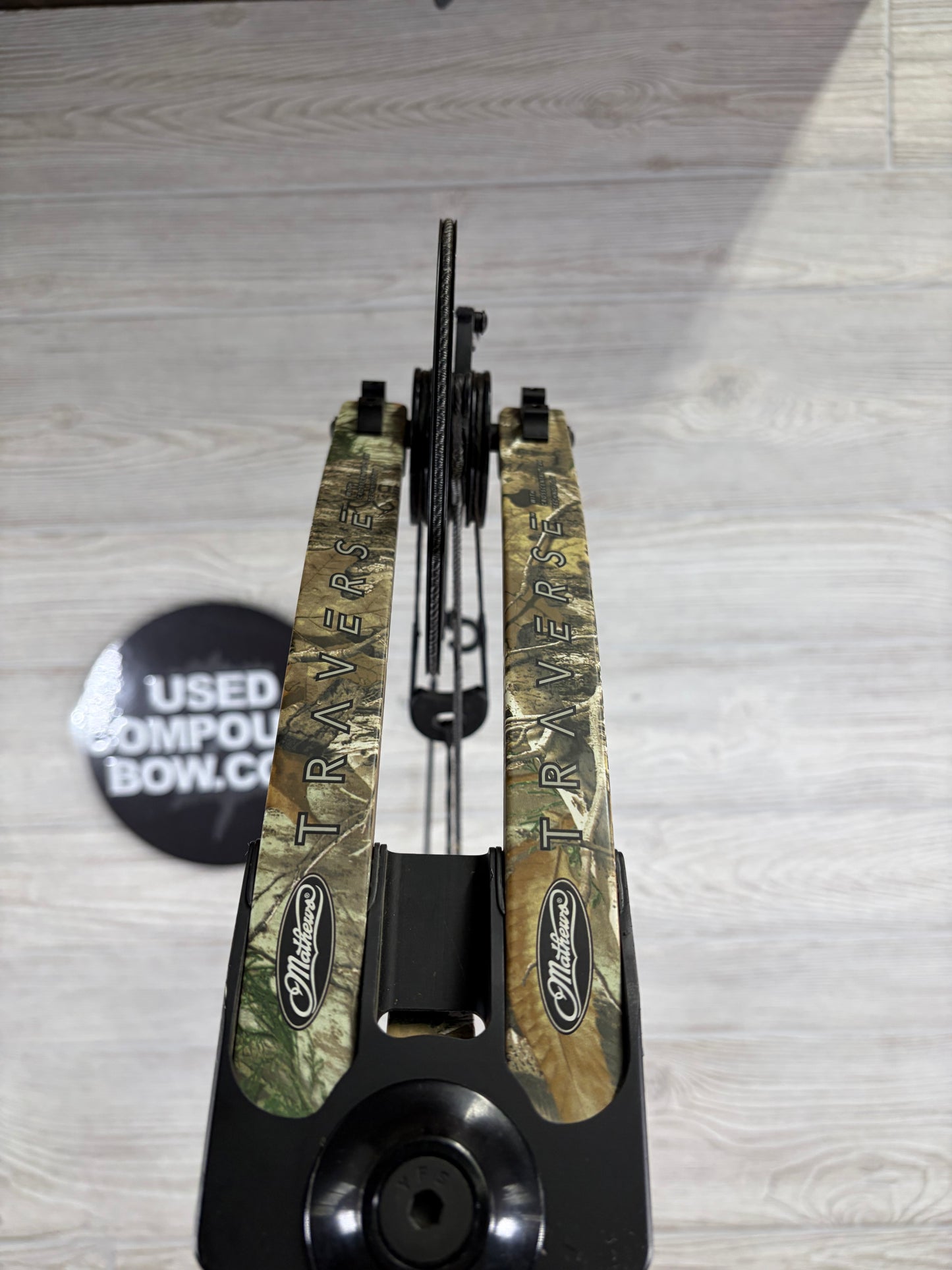 Used Mathews Traverse Right Handed 60-70lb 30" Realtree Camo