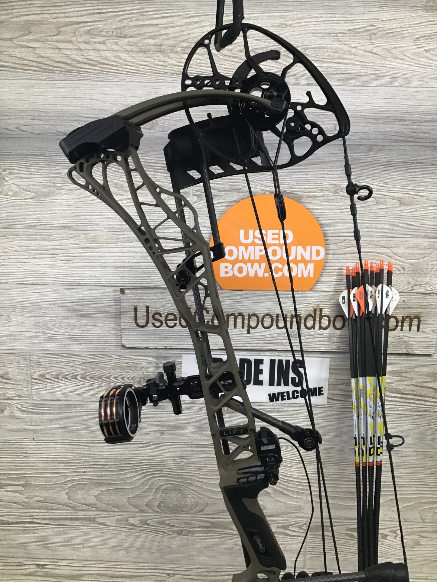 Used Mathews Lift X 29.5 Right Hand Ambush Green 26.5"/70# LOADED Package