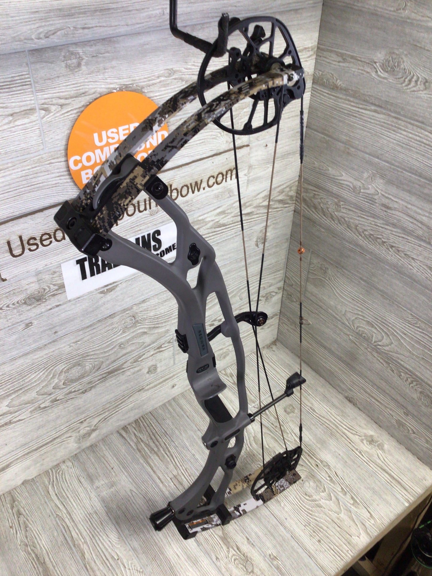 Hoyt RX-8 Right Handed Custom 40-50 lb Tombstone Riser - Elevated 2 Limbs