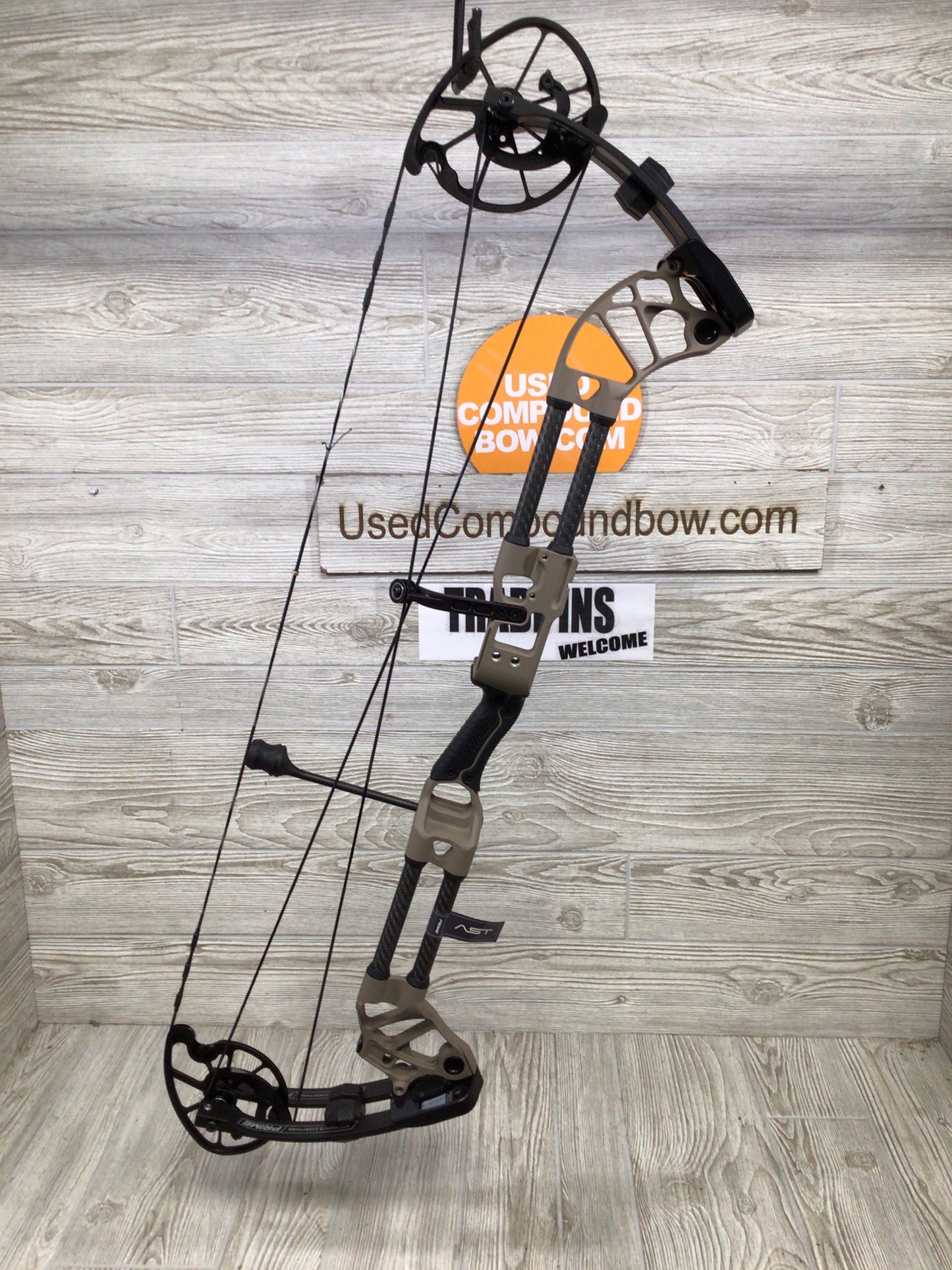 Prime Divide 35/7 Right Handed Terra 70/29" Bow