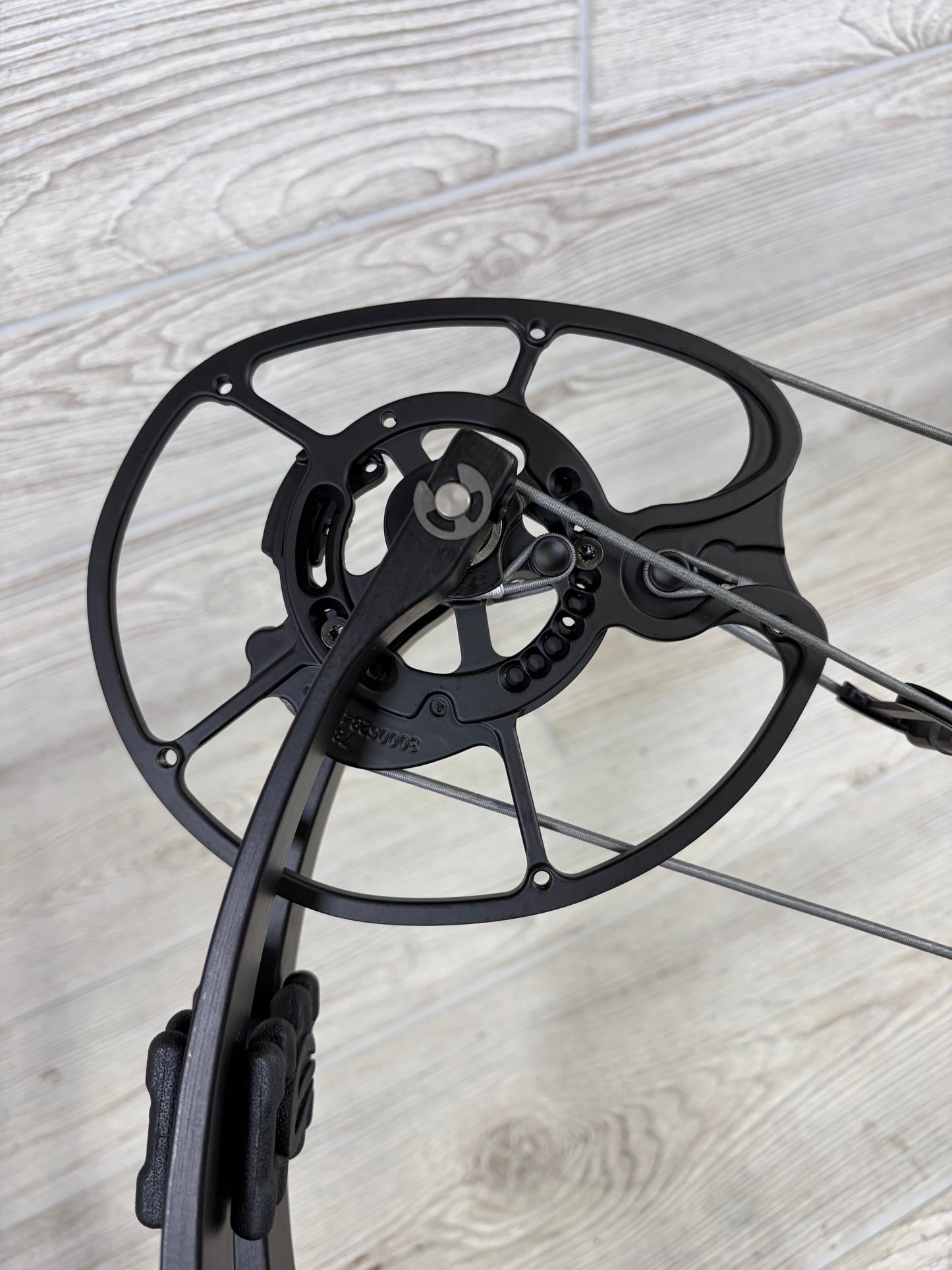 Elite Artus Right Handed Slate Gray 70lb