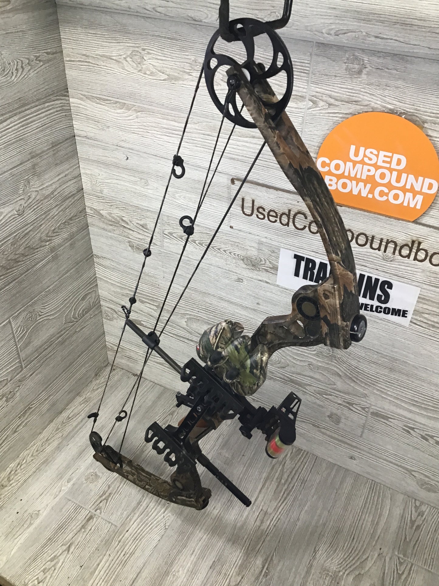 Used Mathews Q2 XL 28" 60lb Right Handed Bow PKG
