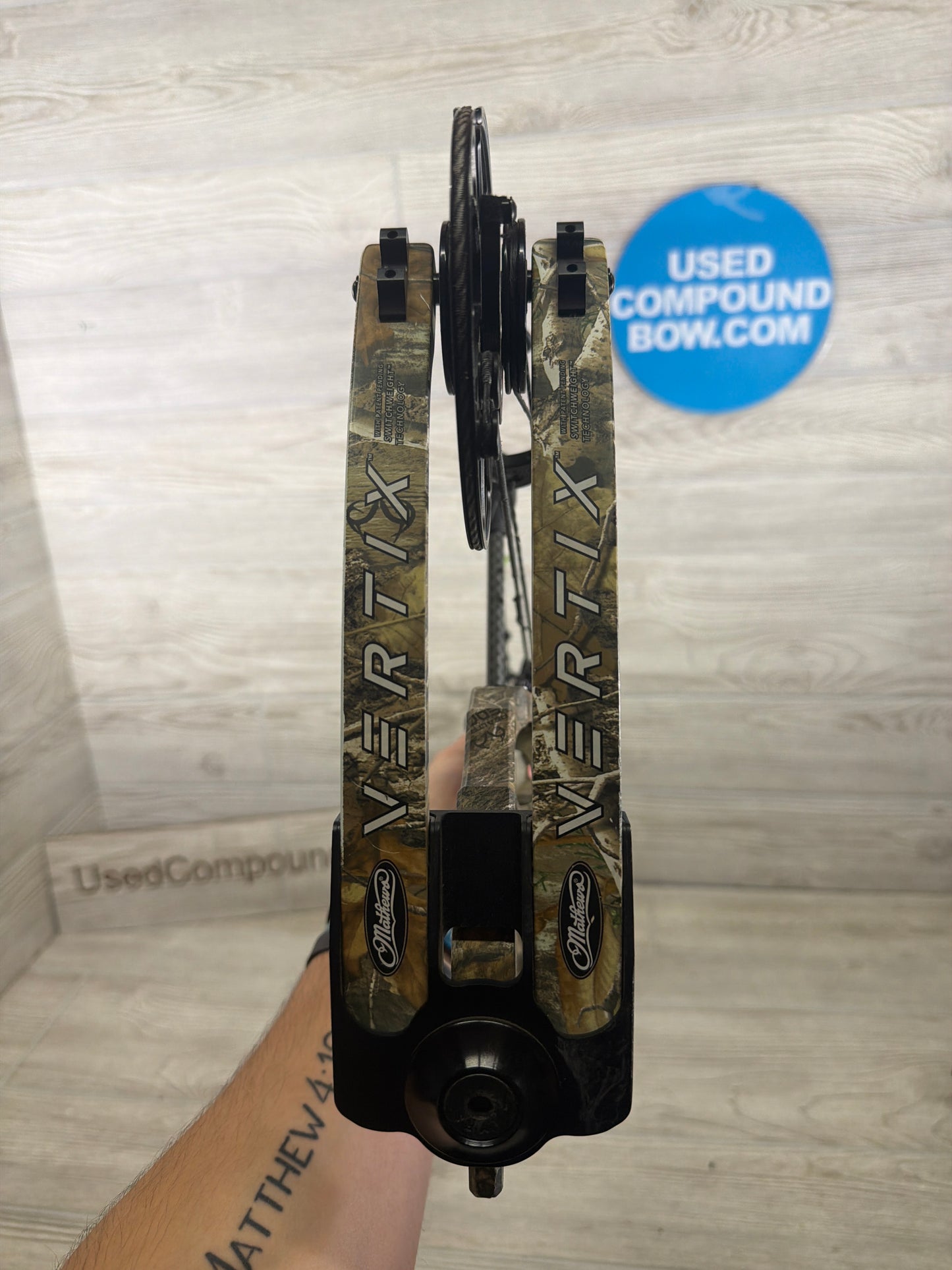 Used Mathews Vertix 28" 70lb Realtree Edge Right Hand Bow Pkg