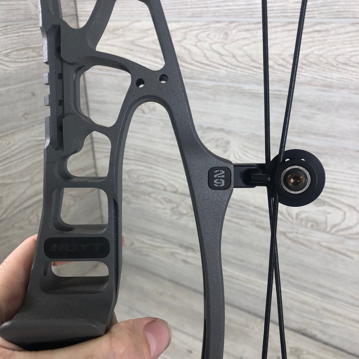 Used Hoyt Alpha AX-2 29 Tombstone RH 60-70# 29.5"