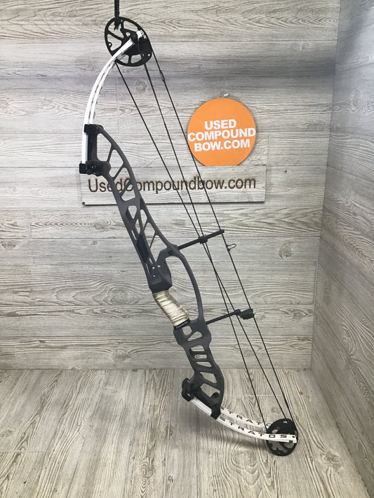 Used Hoyt STRATOS 40 SVX 5 cam Right Handed Slate Gray/White Limbs 50-60#