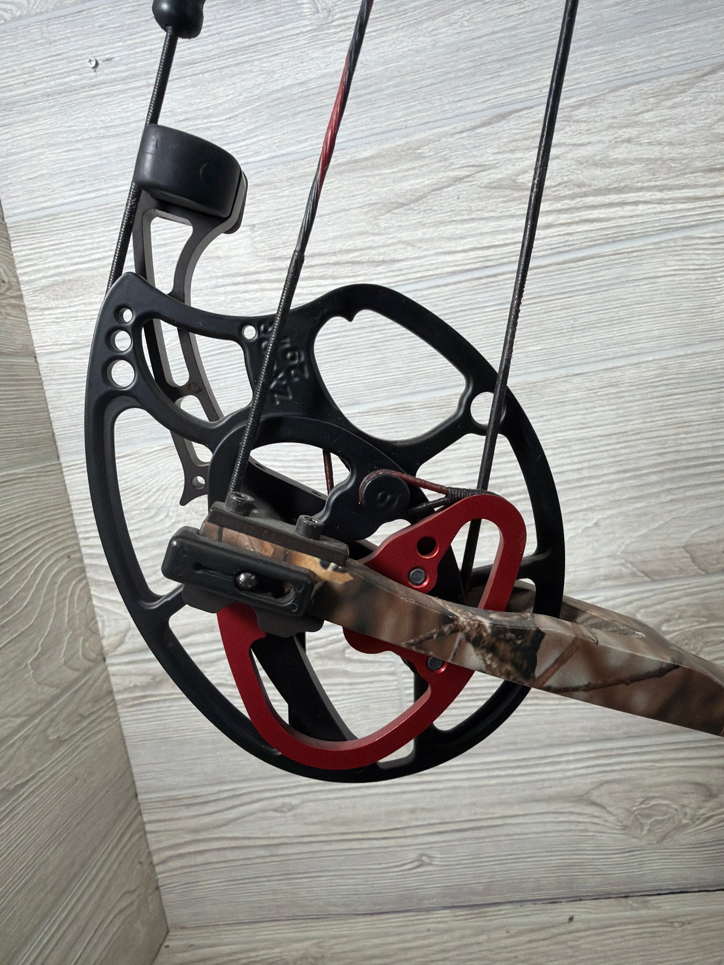 Used Mathews Z7 Xtreme 29" 70lb Camo Bow Pkg