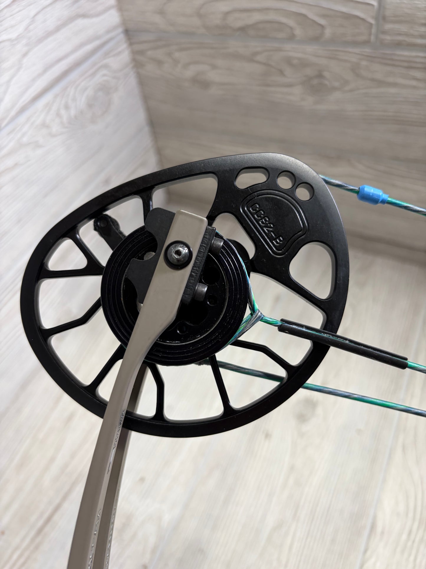 Mathews Prima Granite RH Bow Package 40# w Gas Bowstrings
