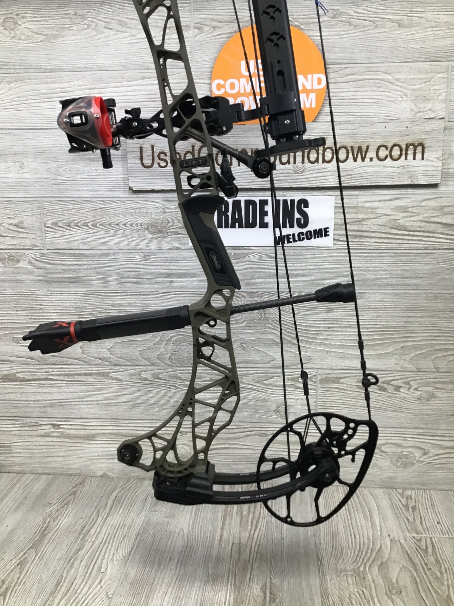 Used Mathews Lift X 29.5 Right Hand Ambush Green Riser/ Black limbs 30/60# package