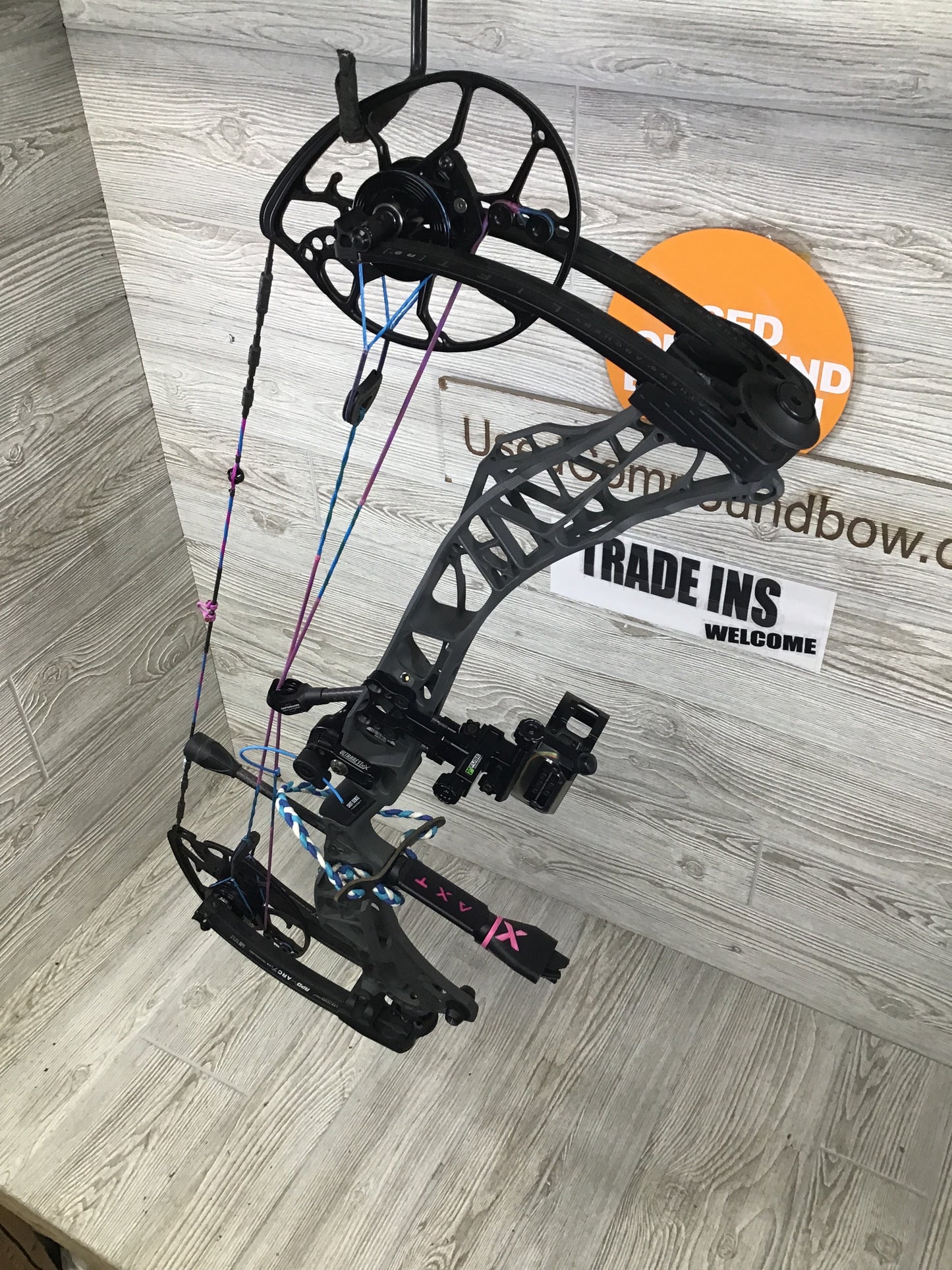 Used Mathews Lift RS Right Handed Shale Riser/ Black limbs Lightweight Limb Package