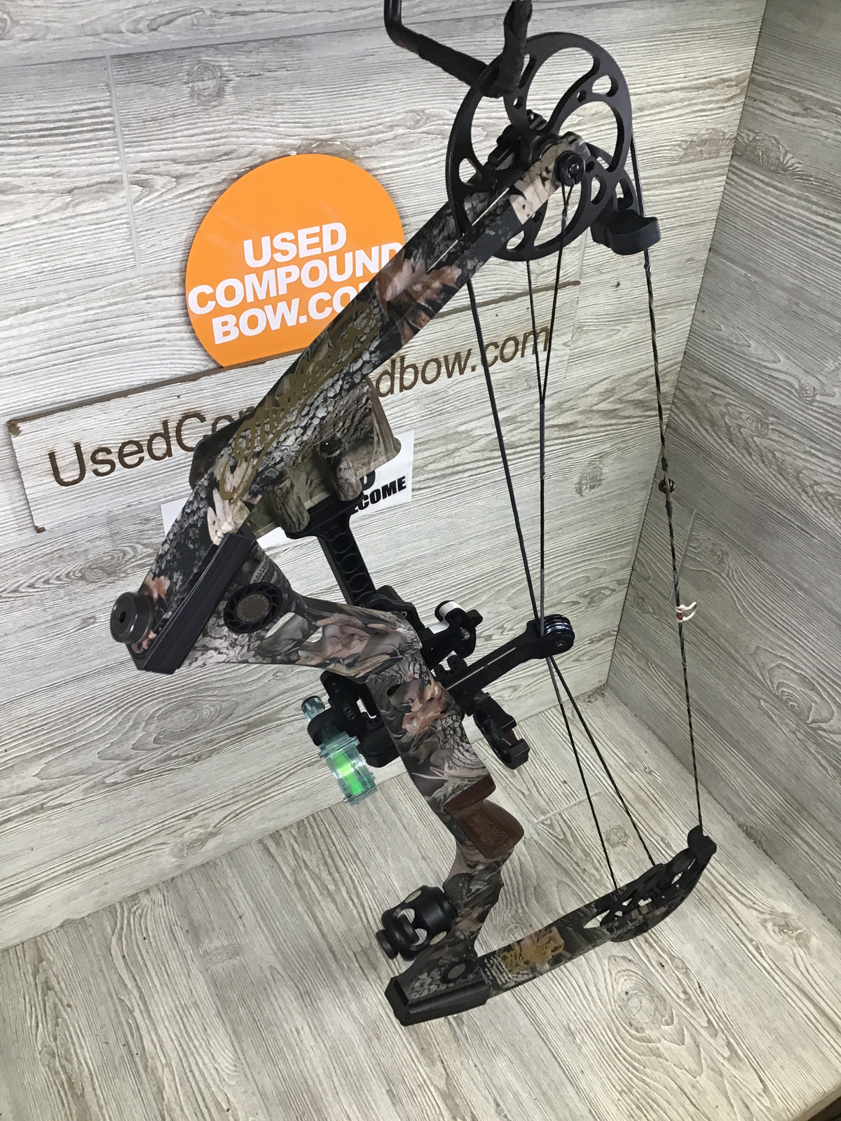 Mathews Outback 29" 60-70lb Right Handed Bow package Excellent shape