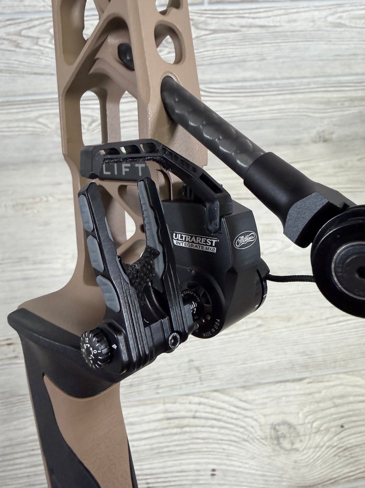 Used Mathews Lift X 29.5 Right Handed Earth with Mathews MX2 Rest