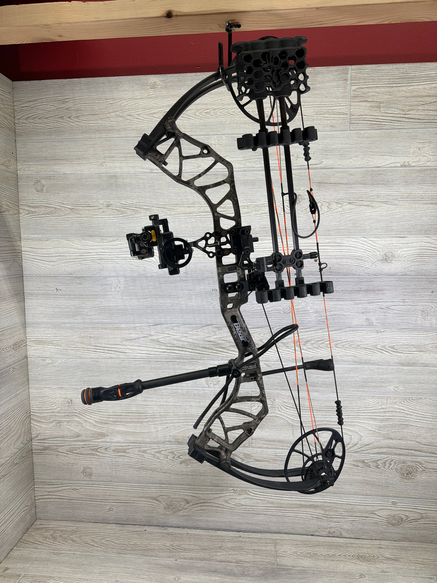 Used Bear Legit Left Hand 28" 70lb Veil Bow Pkg