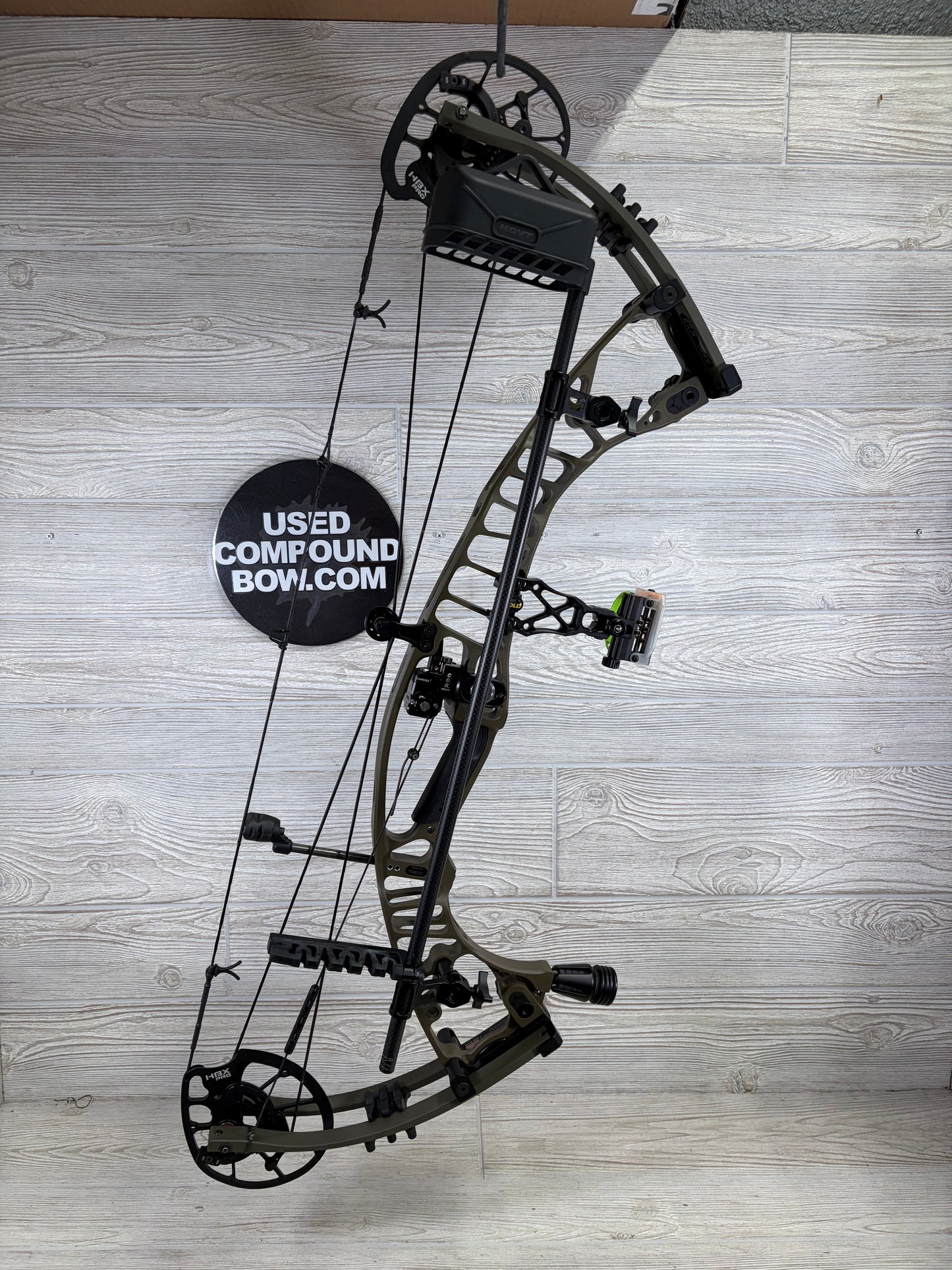 Hoyt VTM 34 Wilderness Right Hand 60-70lbs 26-29" Package