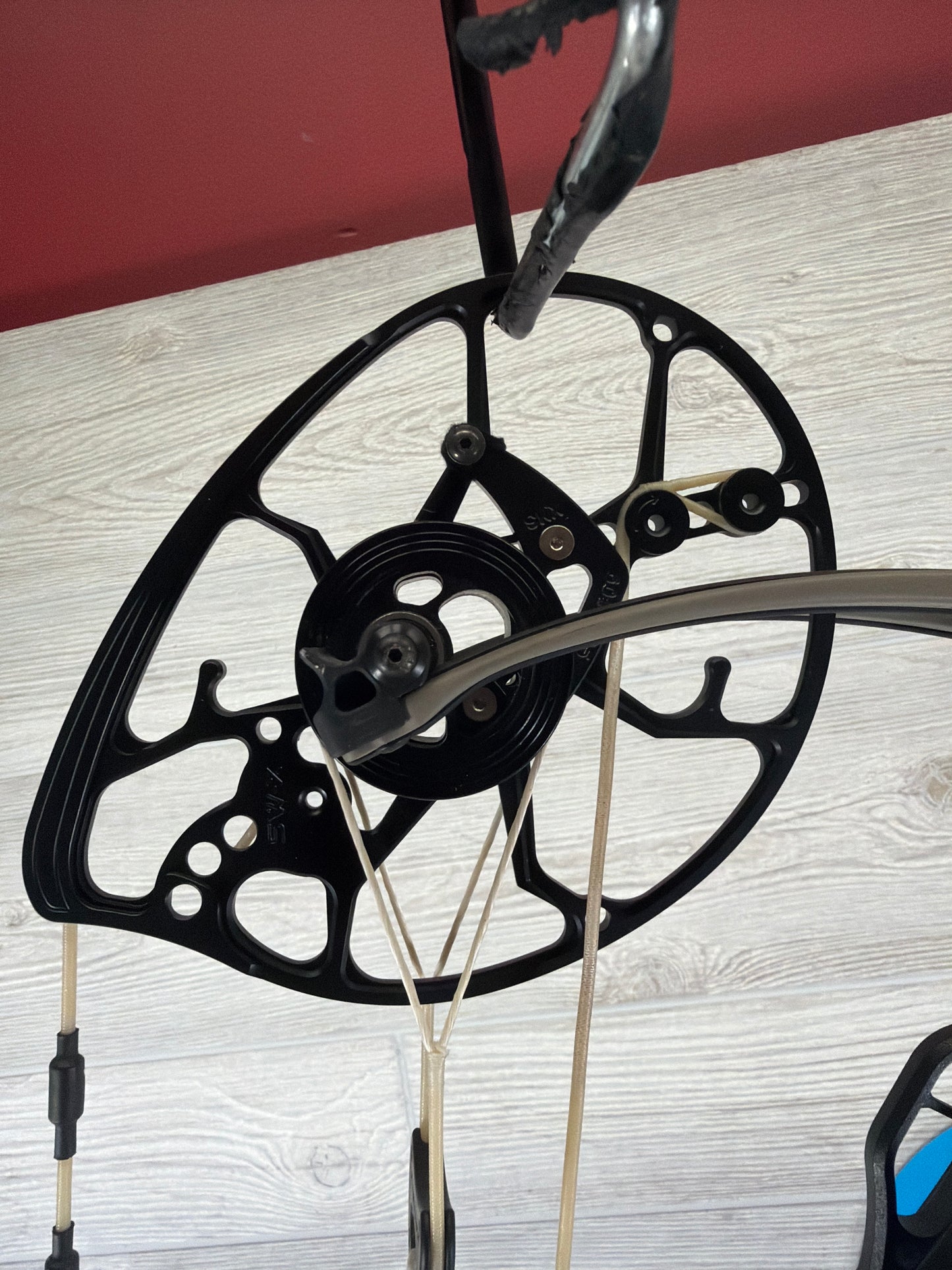 Used Mathews LIFT 29.5 28.5" 60lb Black Riser/Granite Limbs Right Hand Bow w/ Mathews IMX Rest