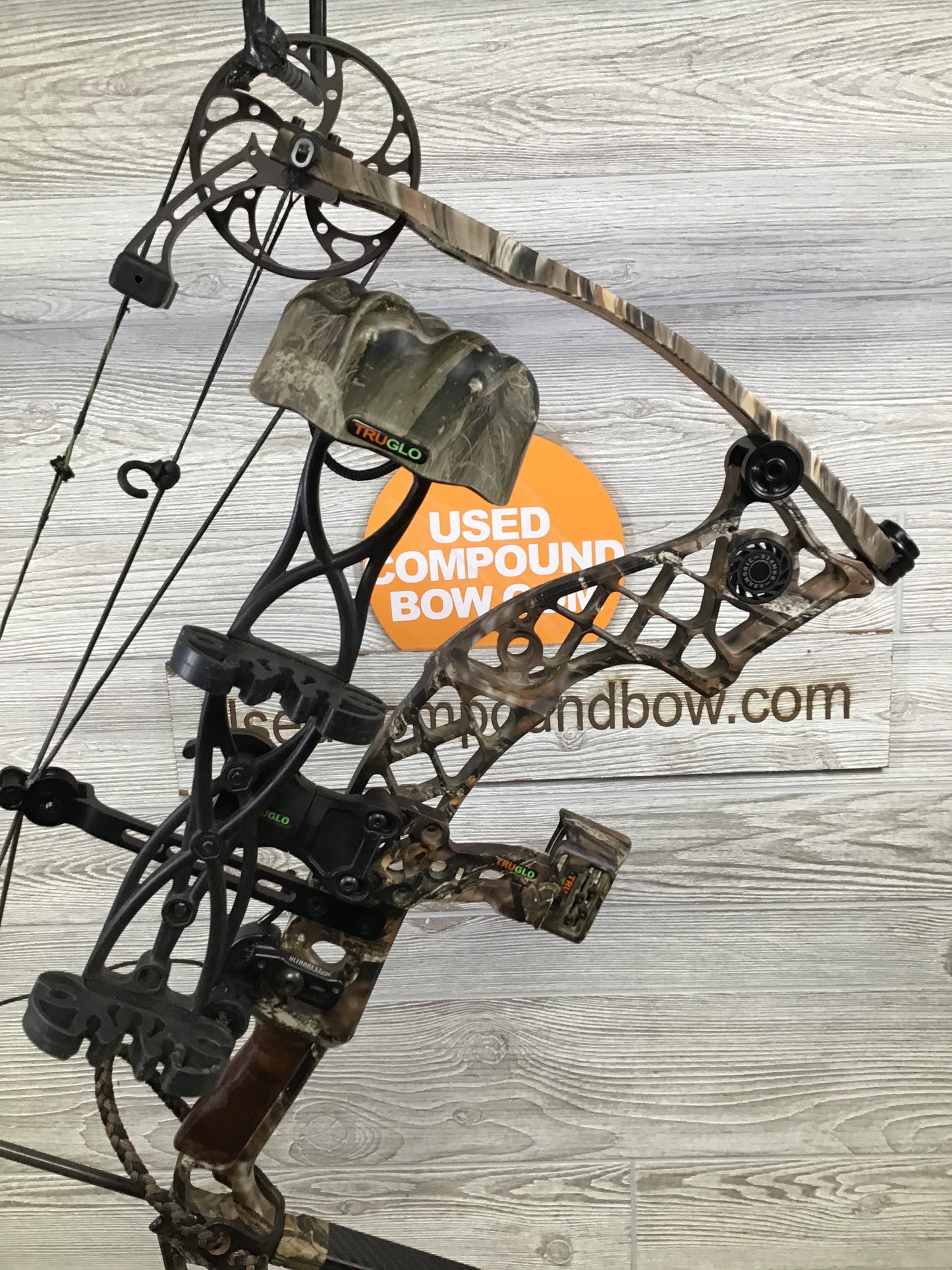 Used Mathews ZXT Right handed 60-70# 30" Draw Package