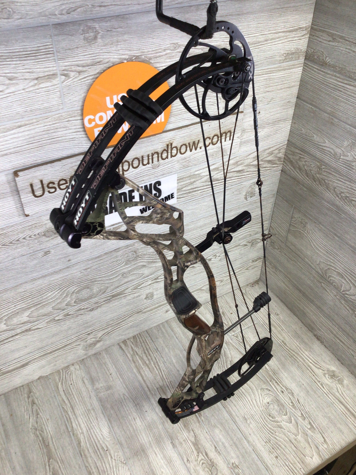 Used Hoyt Defiant 30 Right Handed 60-70# 28-30"