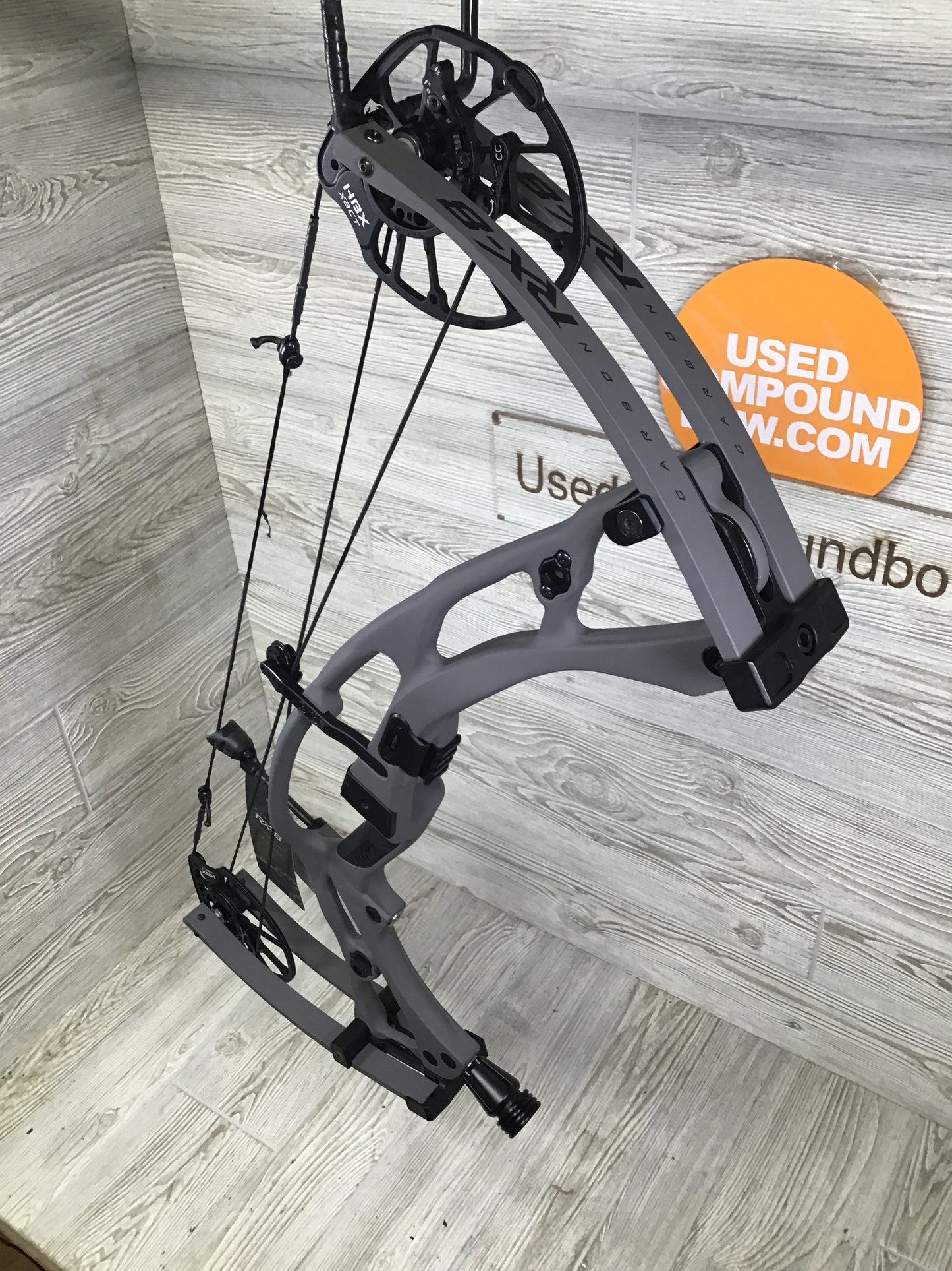 NEW Hoyt RX-8 Right Hand 60-70# Tombstone 28.5-30"
