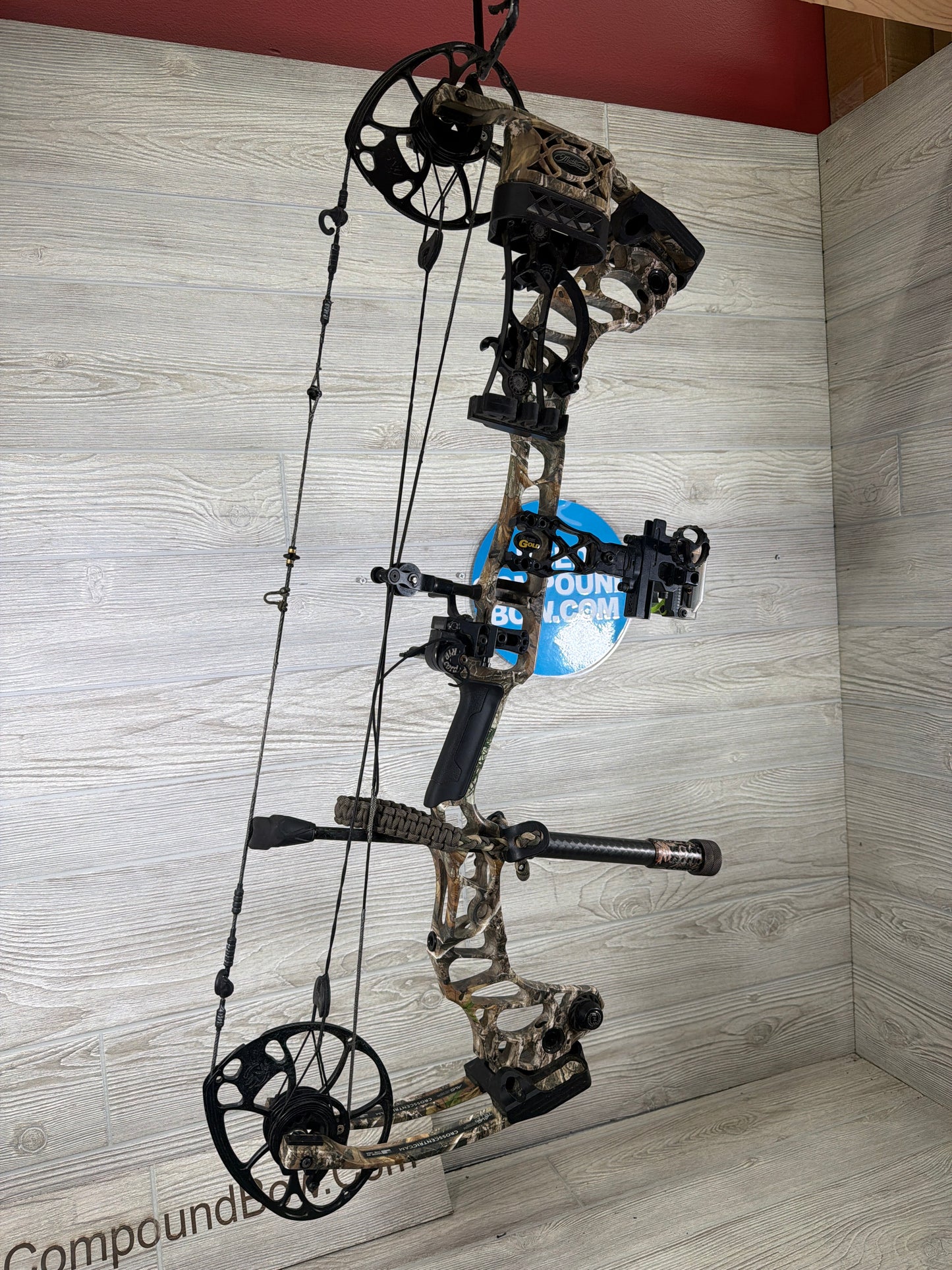 Used Mathews Vertix 29" 70lb Right Hand RealTree Edge Bow Pkg
