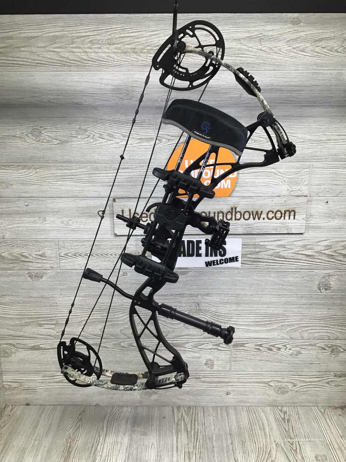 Xpedition Xscape 50-60# Black Riser/ camo limb right handed Package