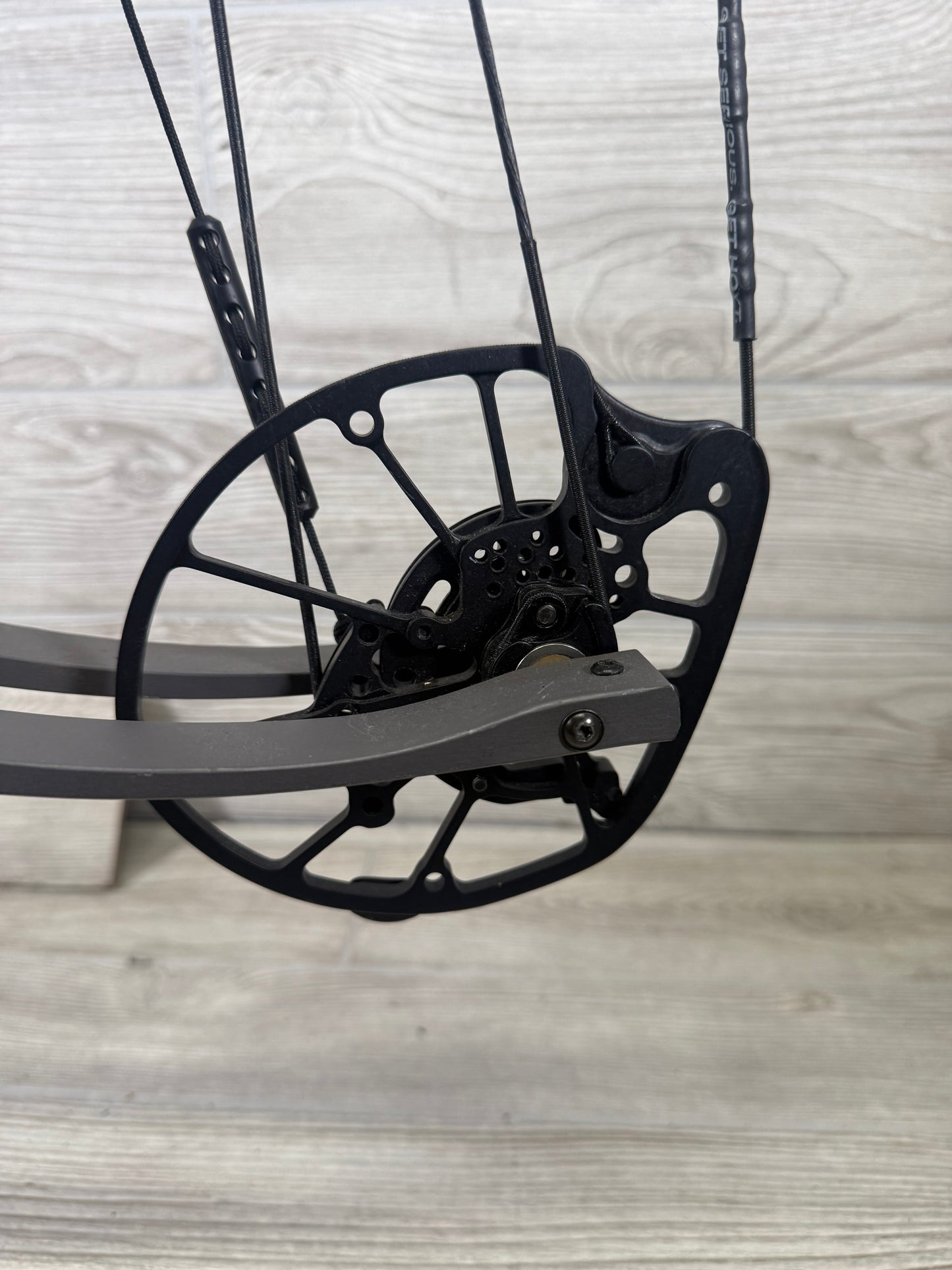 Hoyt RX-8 RH Tombstone Pkg 60-70# 27-32”