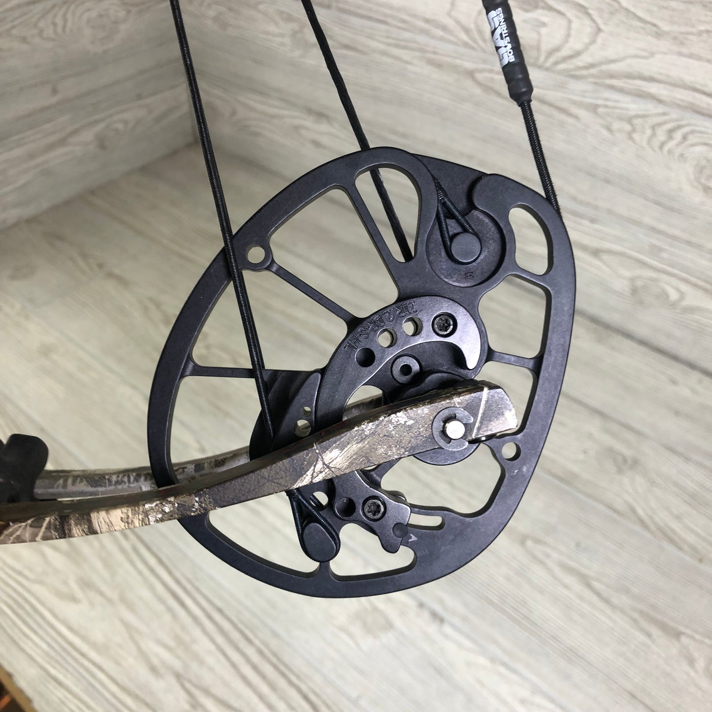 Hoyt RX-4 Right Handed Realtree camo 55-65# #2 cam 25-28" DL