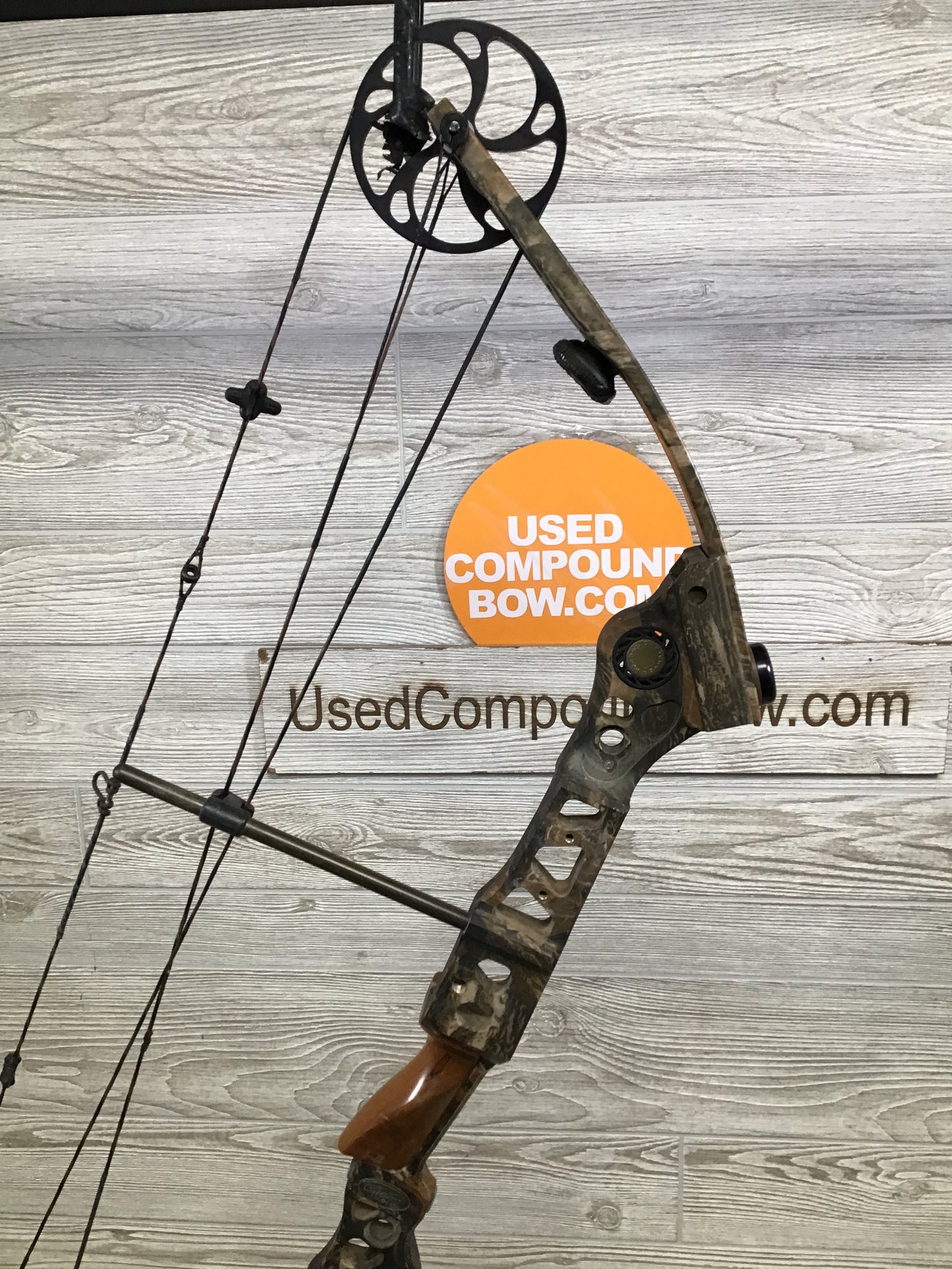 Used Mathews SQ2 Right Handed 30" 70lb Realtree