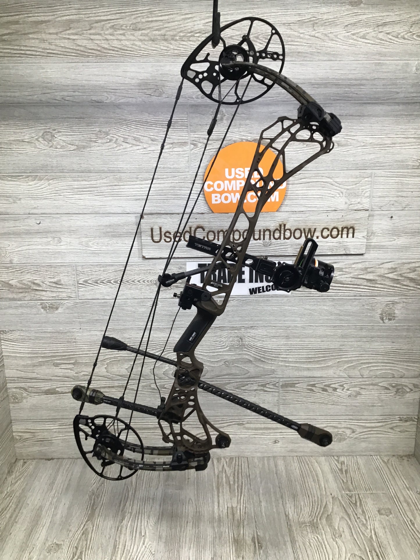 Used Mathews Arc 30 RH Kodiak Riser/ Bottomlands limbs Package 29/70#