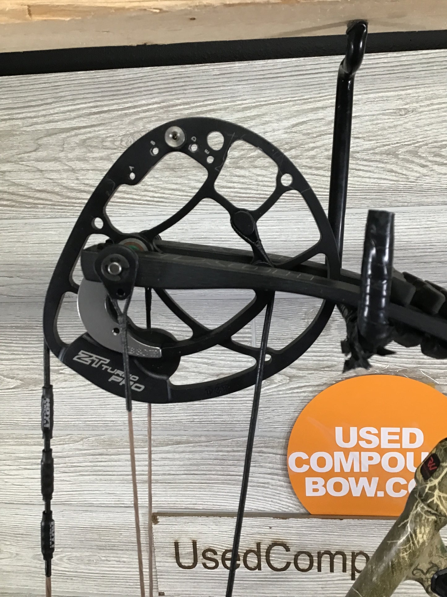 Used RH Hoyt RX-4 Turbo 60-70# Realtree - 28-30